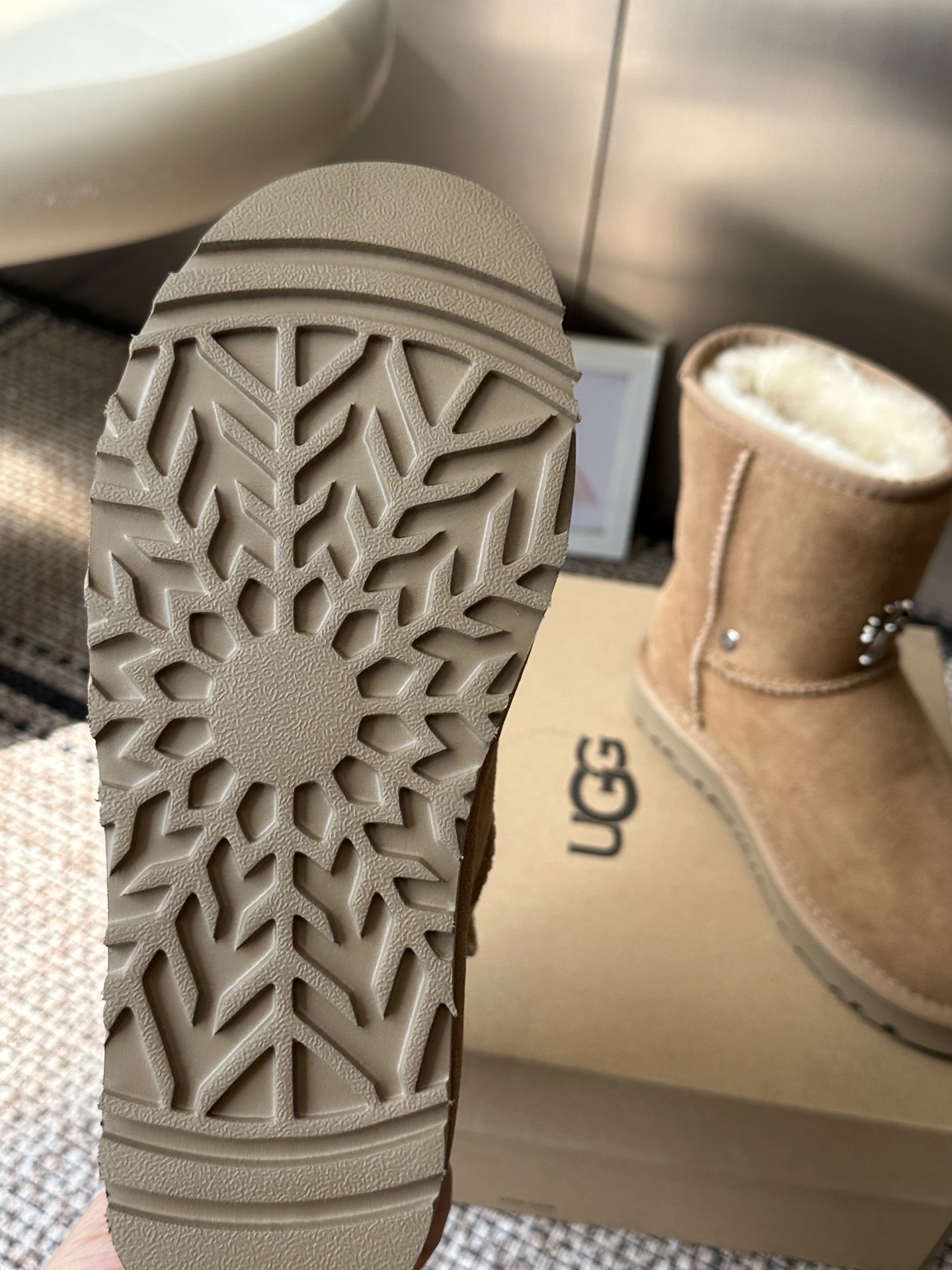 Угги женские UGG x Chrome Hearts Classic Short II светло-коричневого цвета