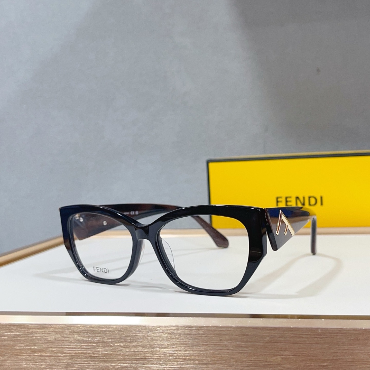 Оправа женская в стиле Fendi FE50063
