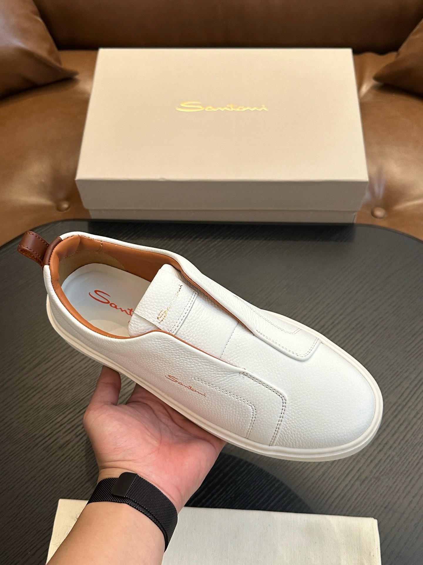 Слипоны мужские в стиле Santoni белого цвета