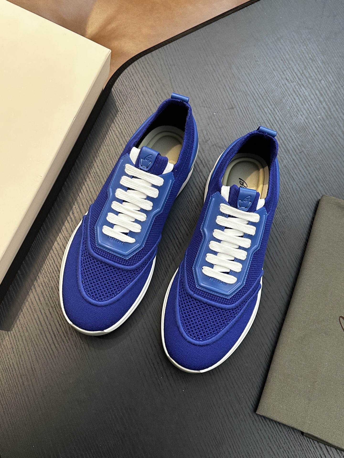 Кроссовки мужские в стиле Brioni синего цвета с белыми шнурками