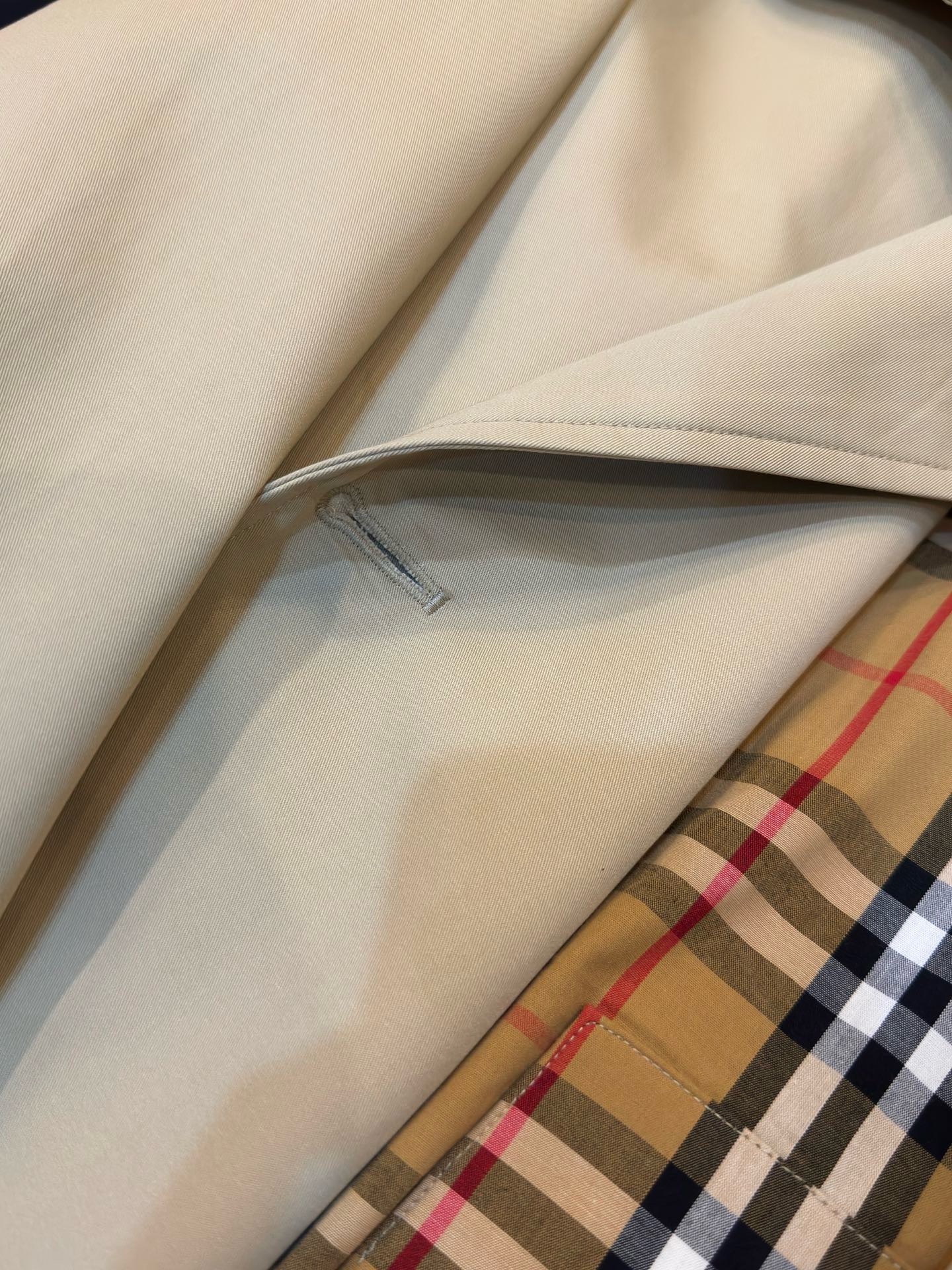 Тренч мужской Burberry Heritage Kensington Long бежевого цвета