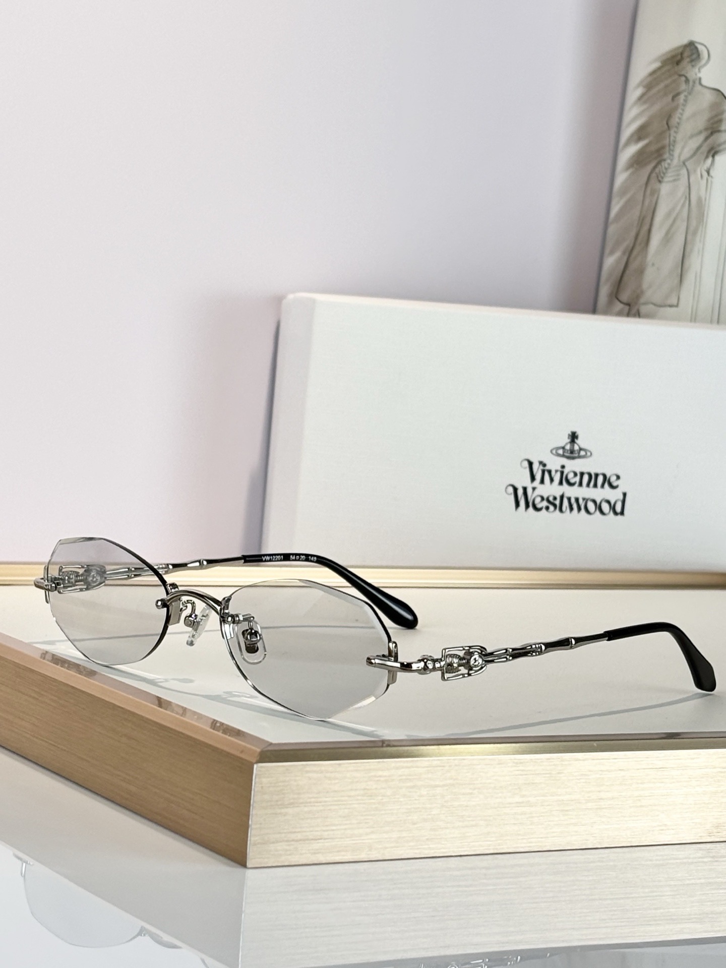 Очки солнцезащитные женские в стиле Vivienne Westwood