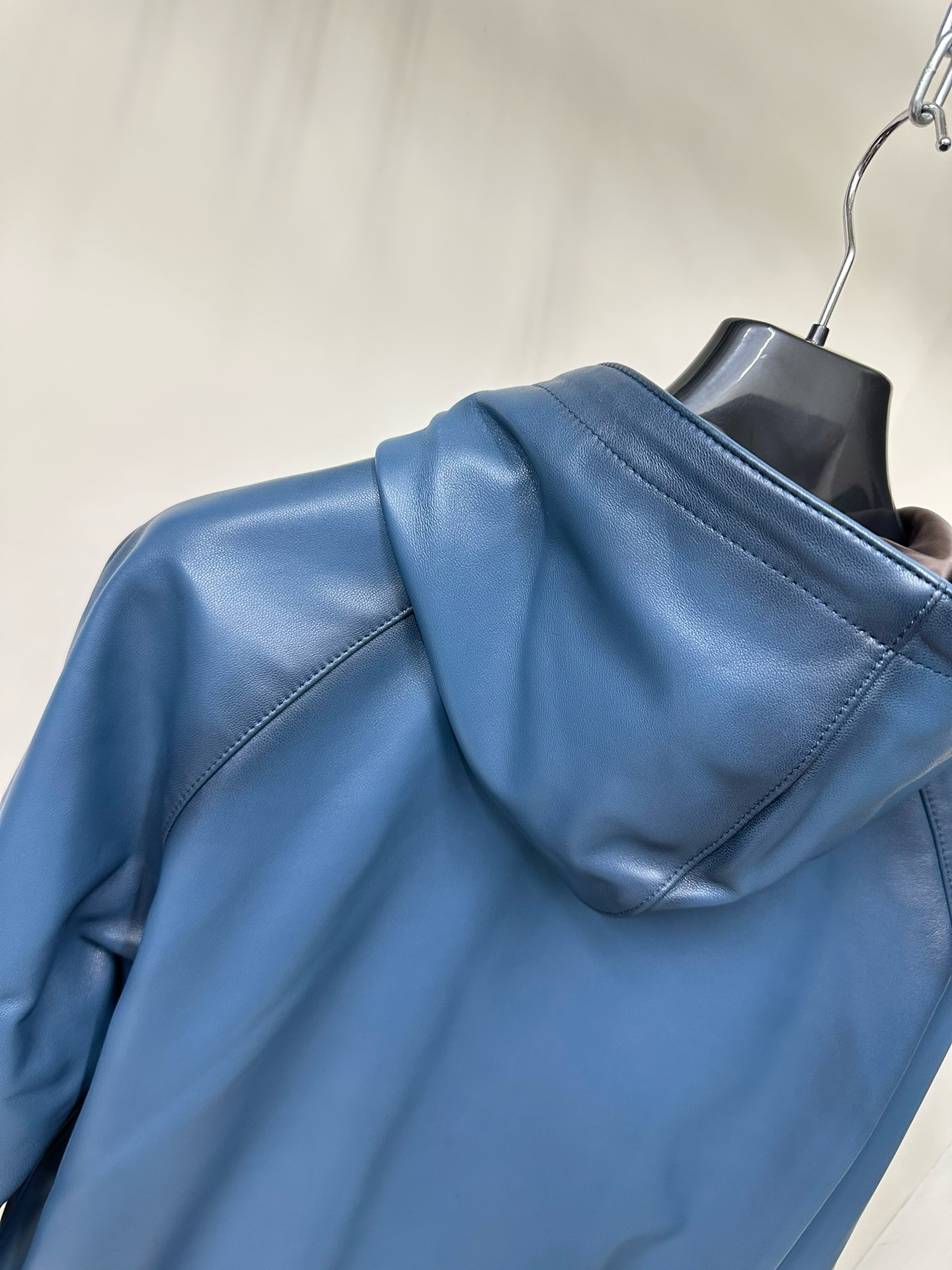Куртка мужская Berluti синего цвета с капюшоном