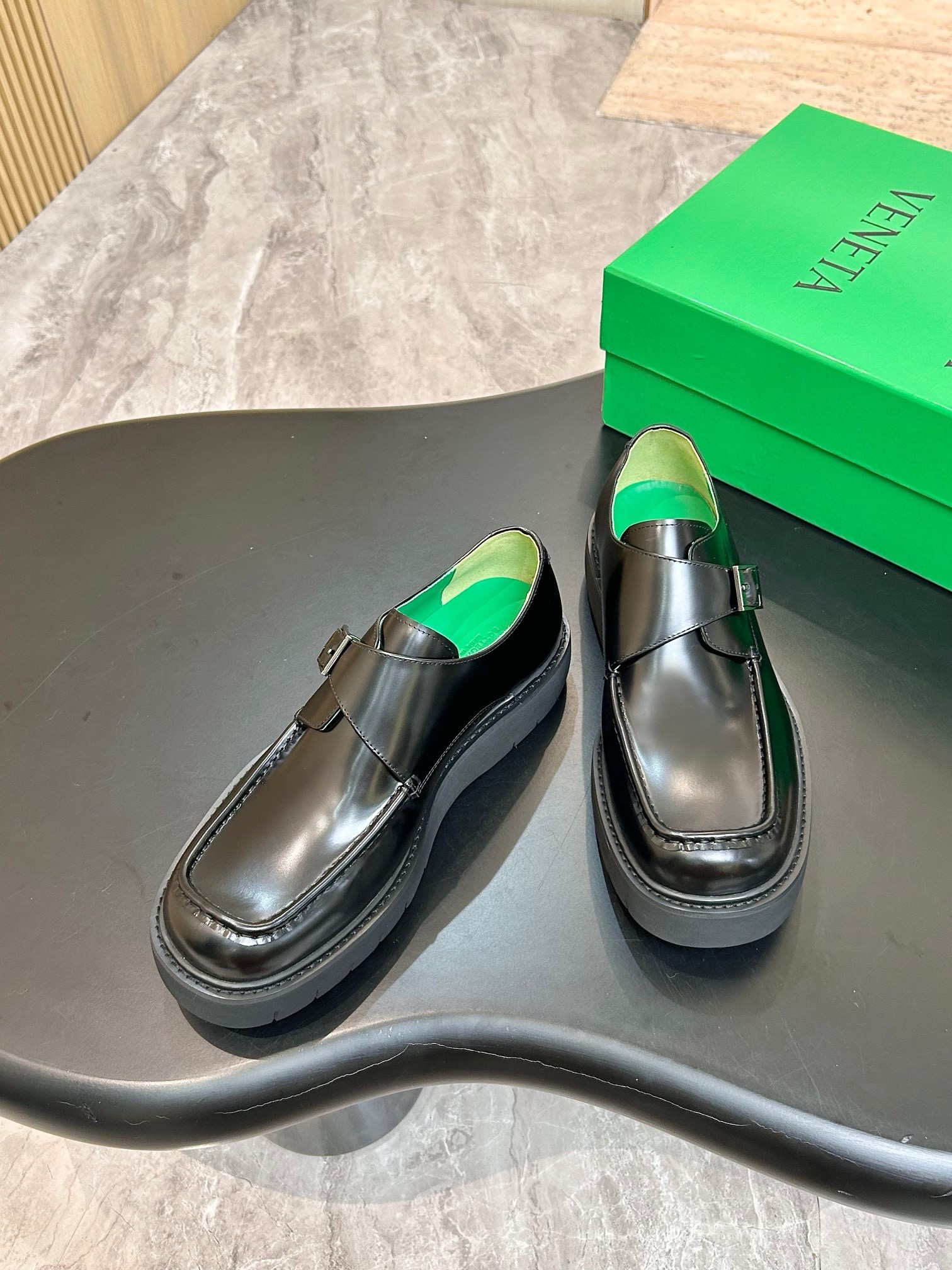 Туфли мужские Bottega Veneta из гладкой натуральной кожи чёрного цвета