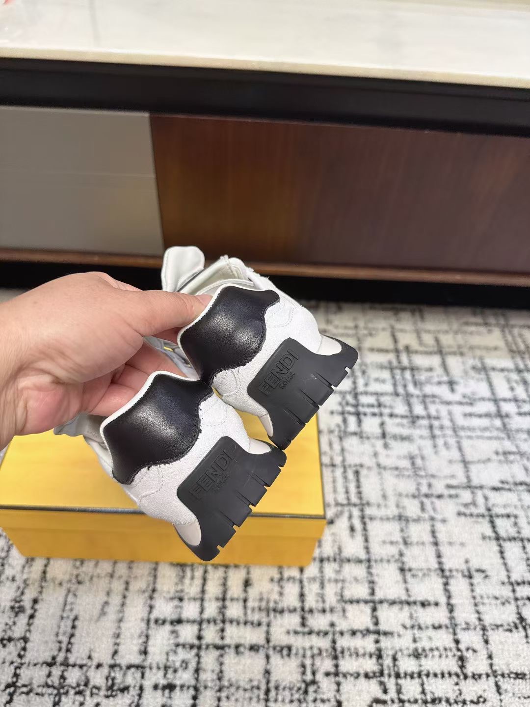 Кроссовки женские в стиле Fendi Delfina светло-серого цвета