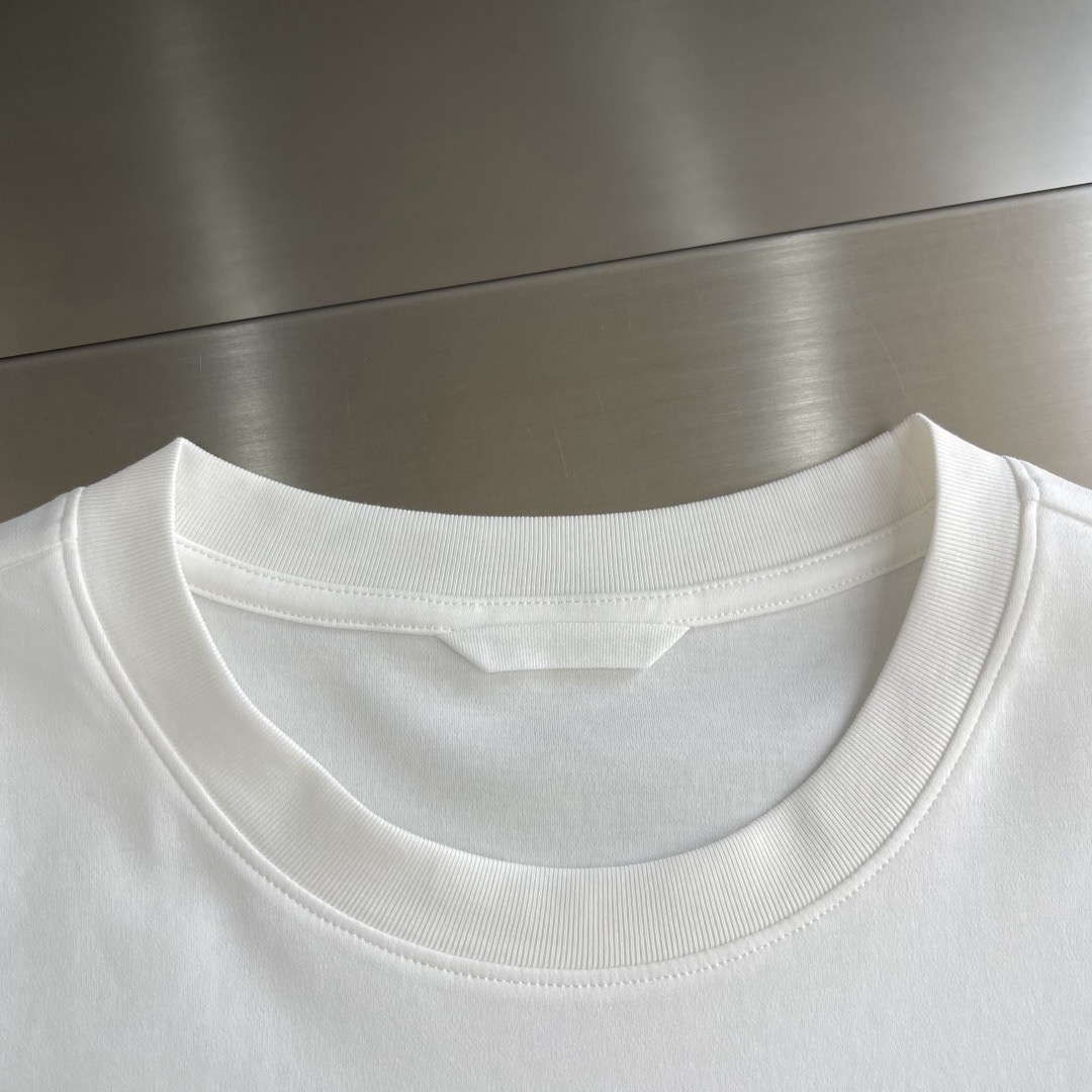 Футболка мужская в стиле Moncler с логотипом белого цвета