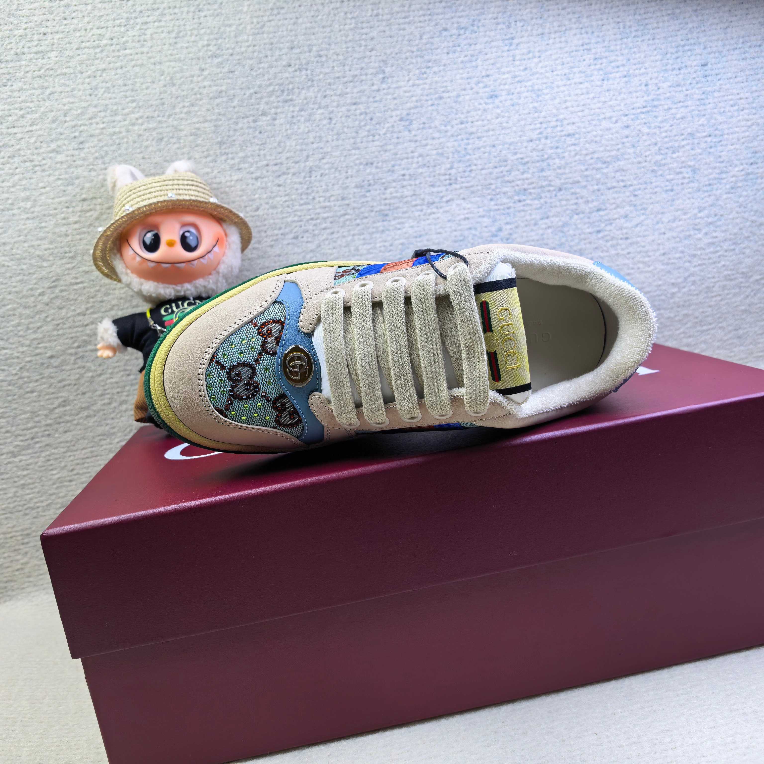 Кроссовки унисекс в стиле Gucci бежевого цвета с голубыми акцентами