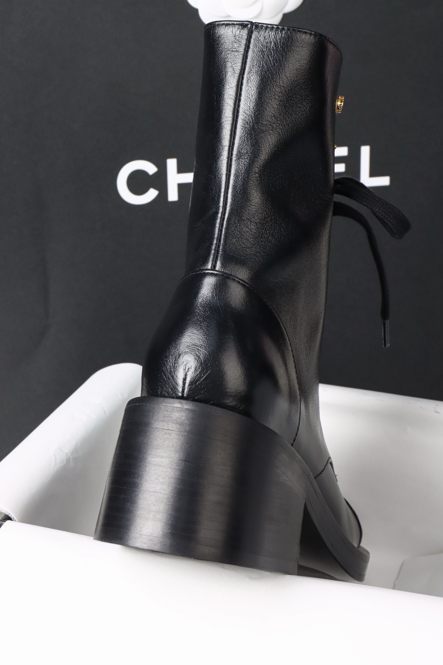 Ботинки женские Chanel чёрного цвета