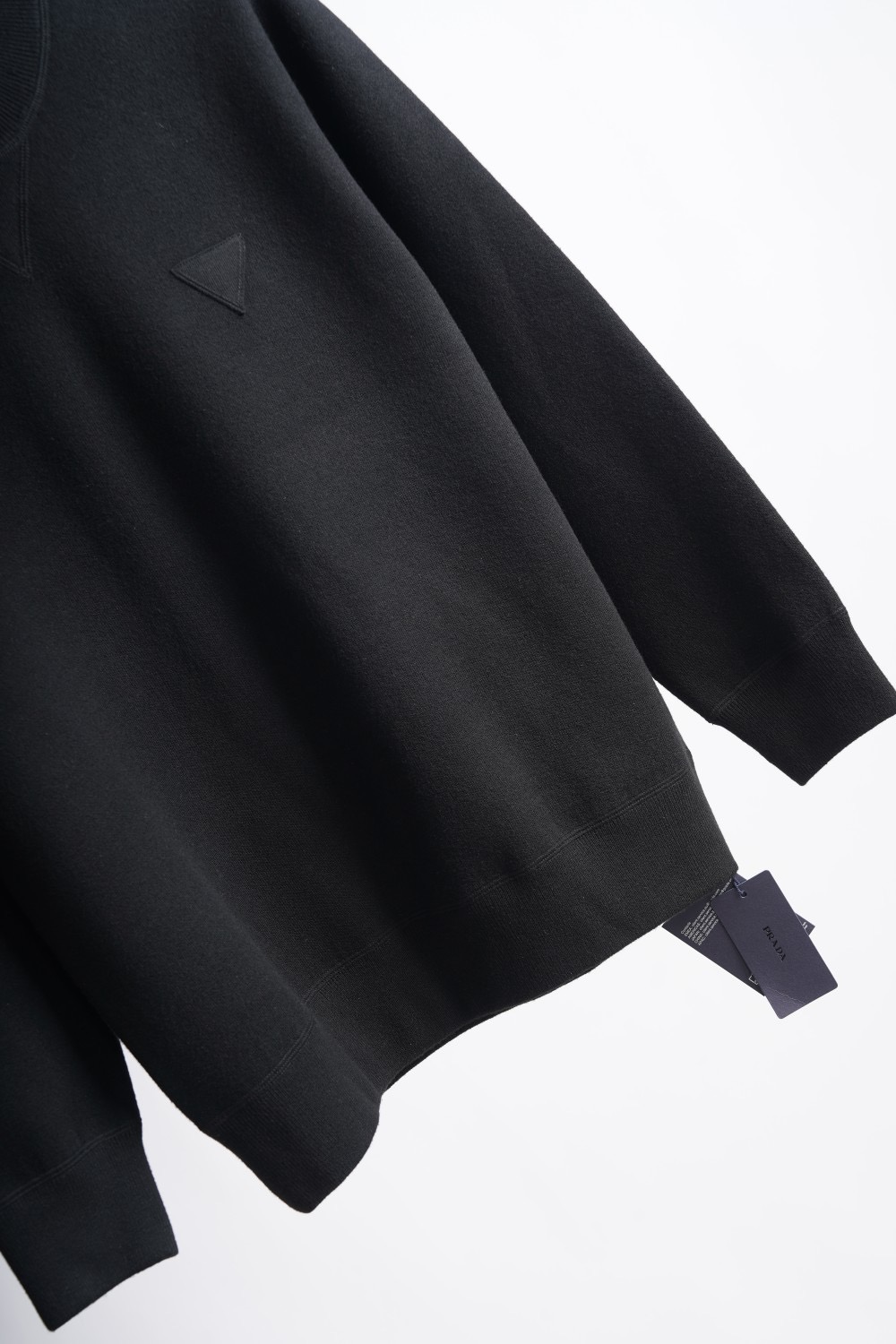 Свитер мужской в стиле Prada Wool Crewneck из плотной шерсти чёрного цвета