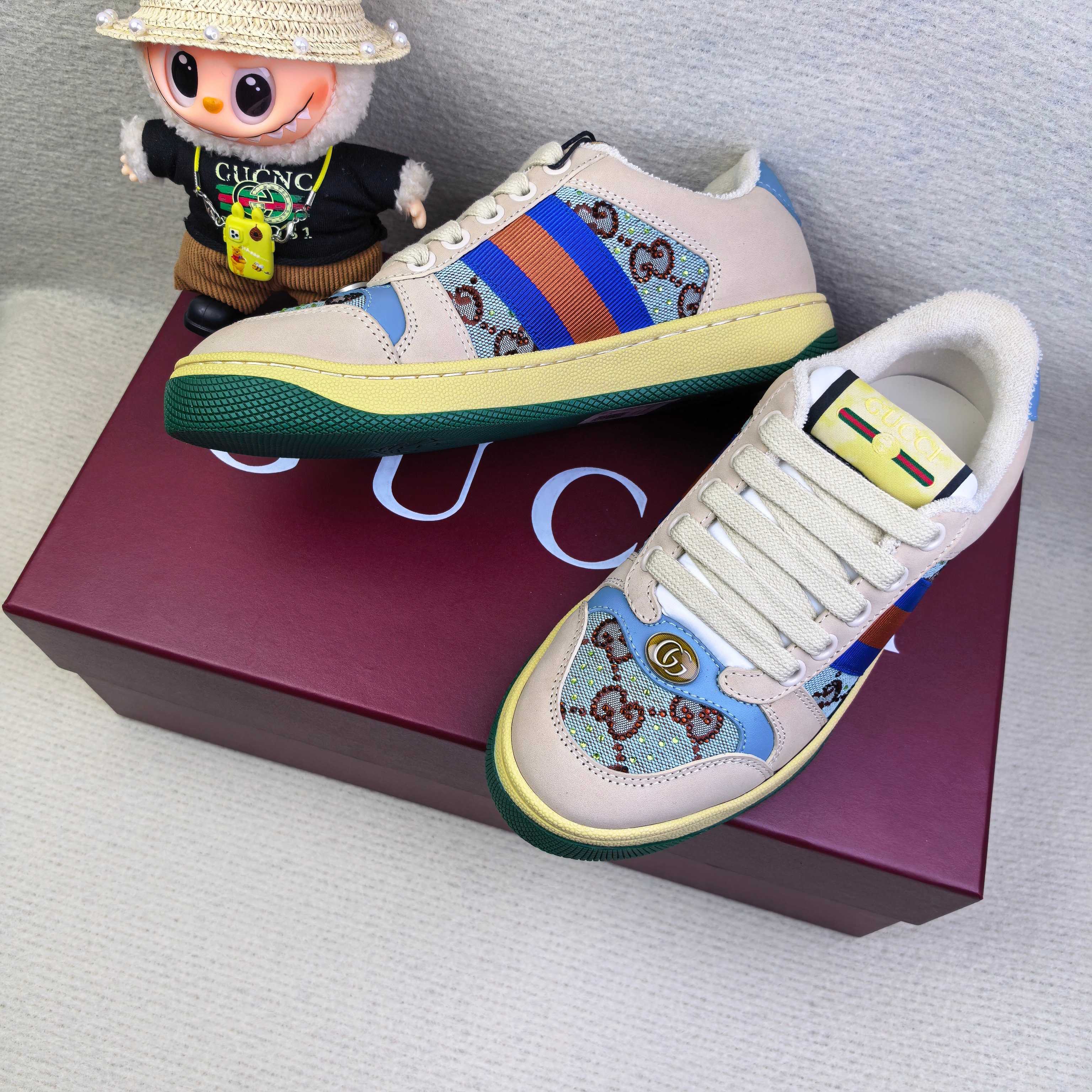 Кроссовки унисекс в стиле Gucci бежевого цвета с голубыми акцентами