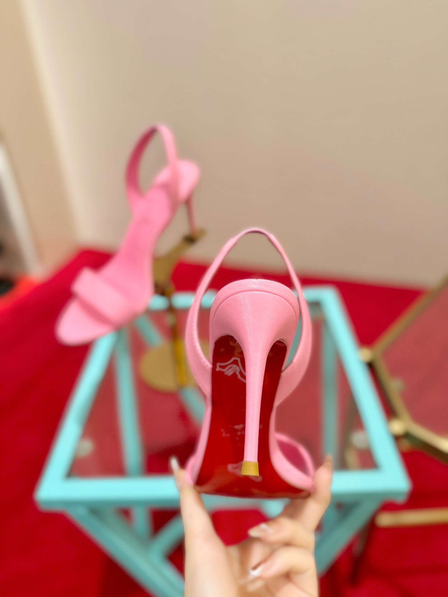 Босоножки женские в стиле Christian Louboutin So Kate розового цвета