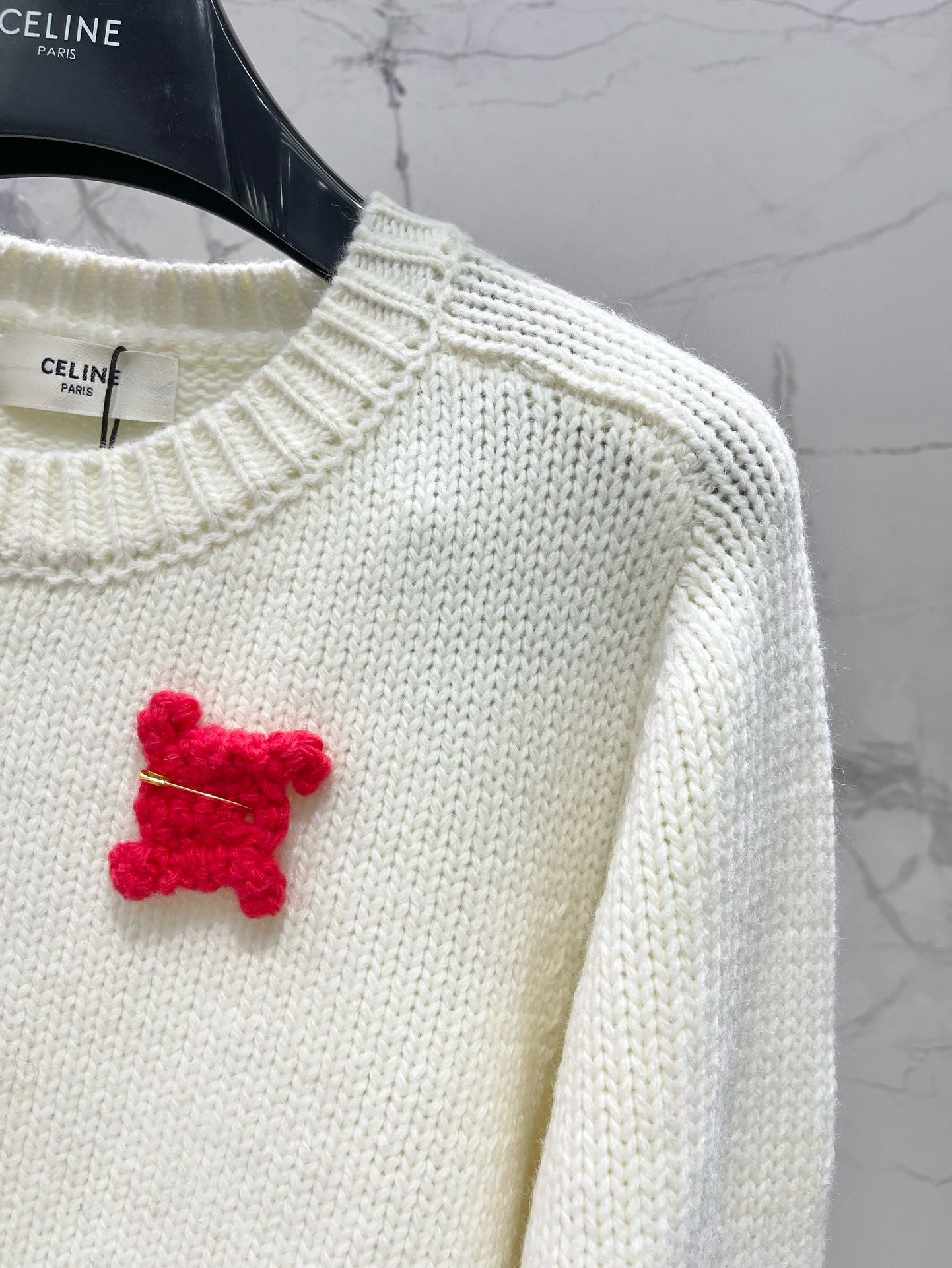 Свитер женский в стиле Celine с фирменной вязкой и акцентной вышивкой