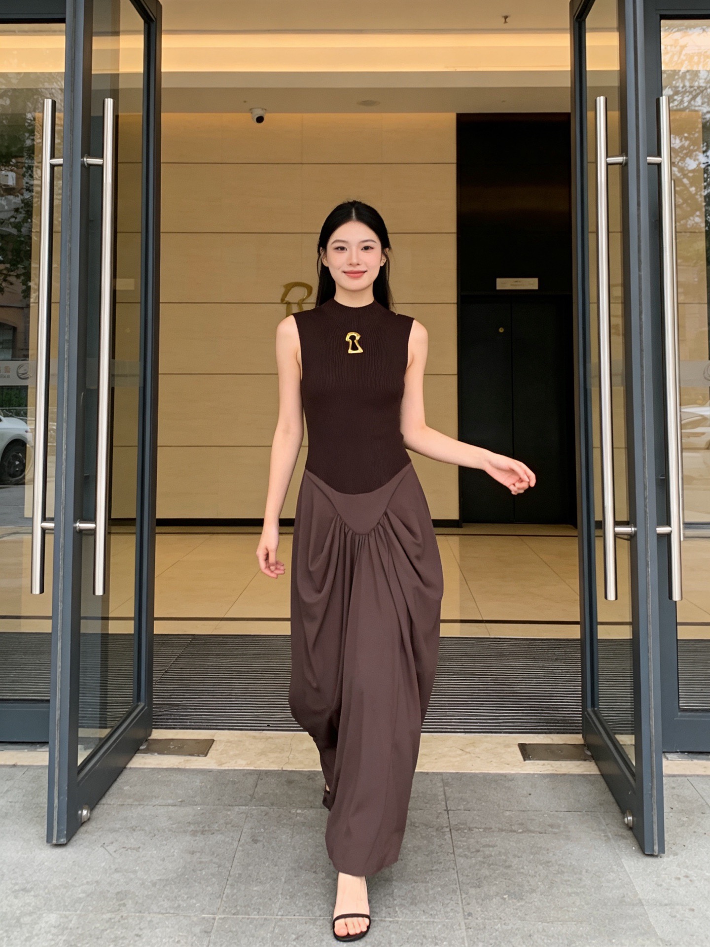 Платье женское в стиле Schiaparelli длинное комбинированное с декоративным элементом