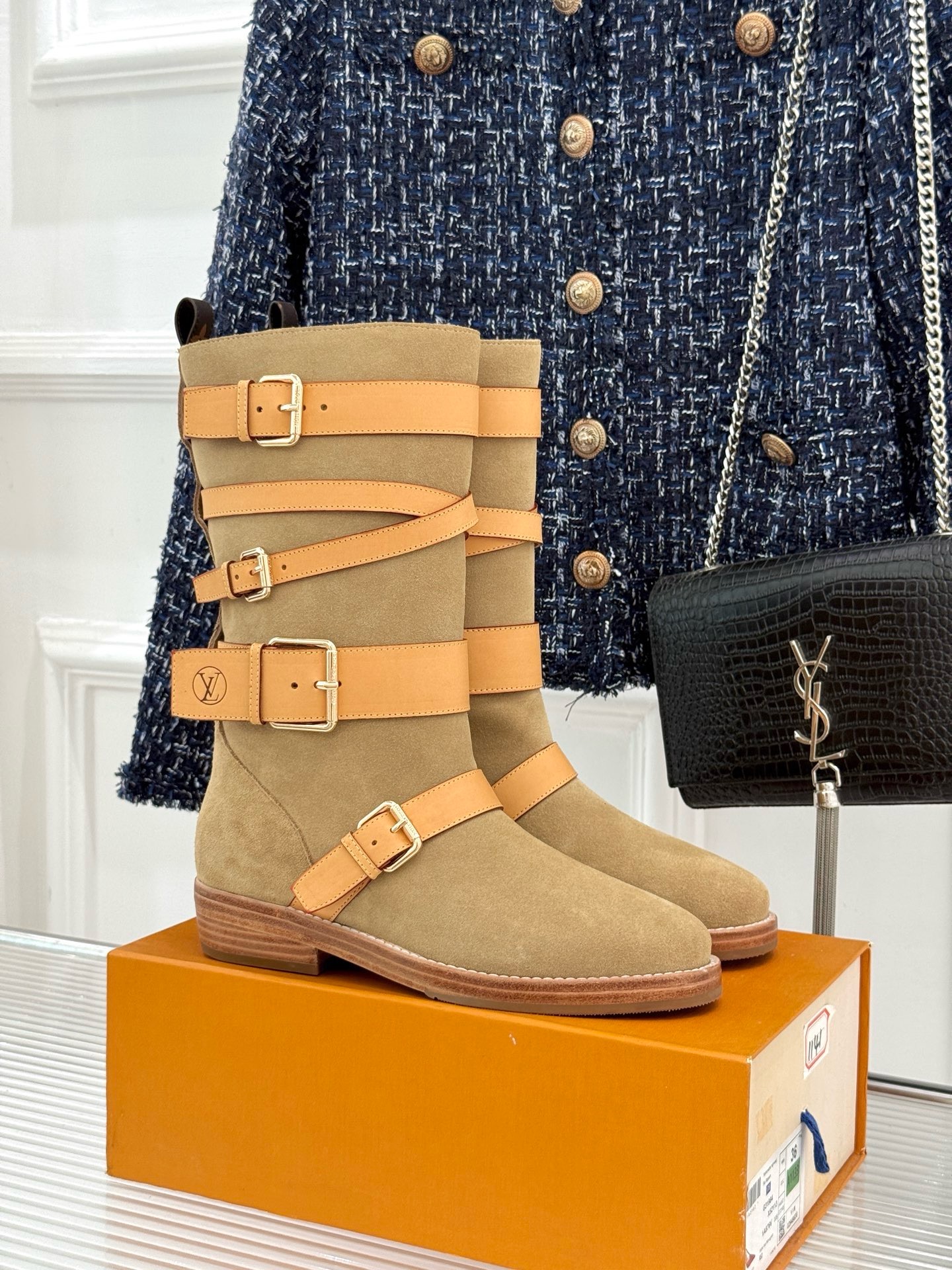 Сапоги женские Louis Vuitton Amiral Flat Boot бежевого цвета