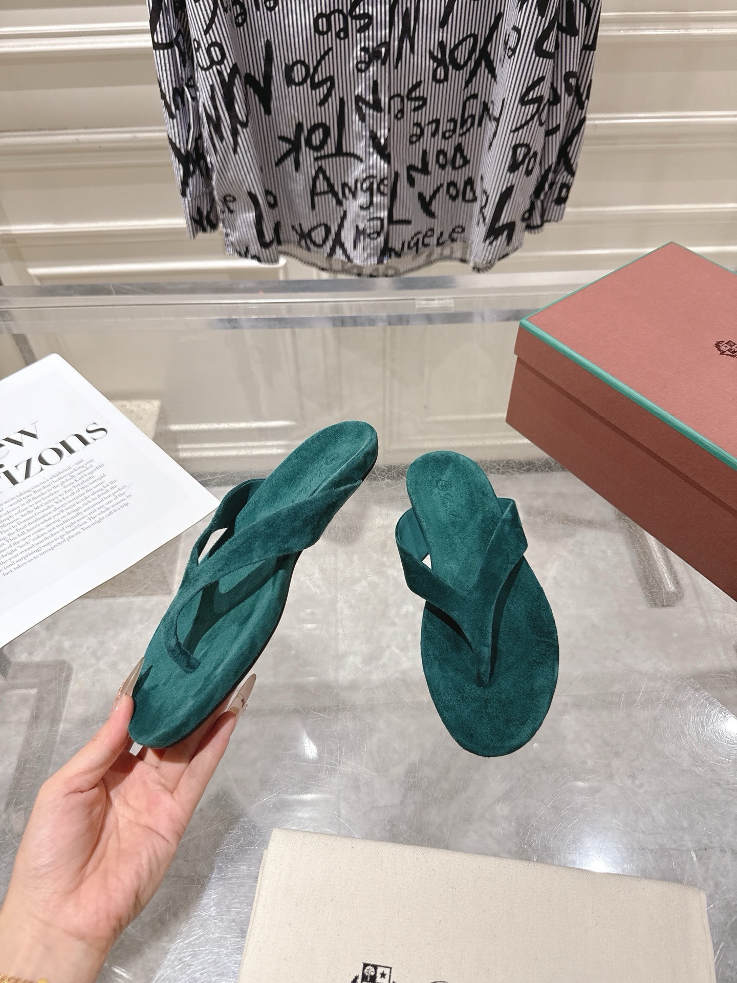 Шлёпанцы женские в стиле Loro Piana изумрудного цвета