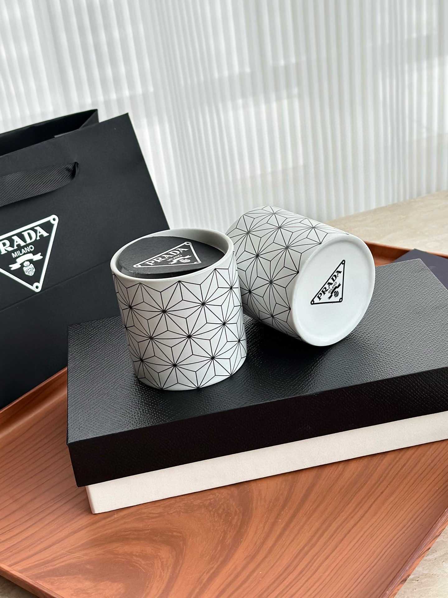  Свечи ароматические в стиле Prada, белый геометрический набор из 2 шт.