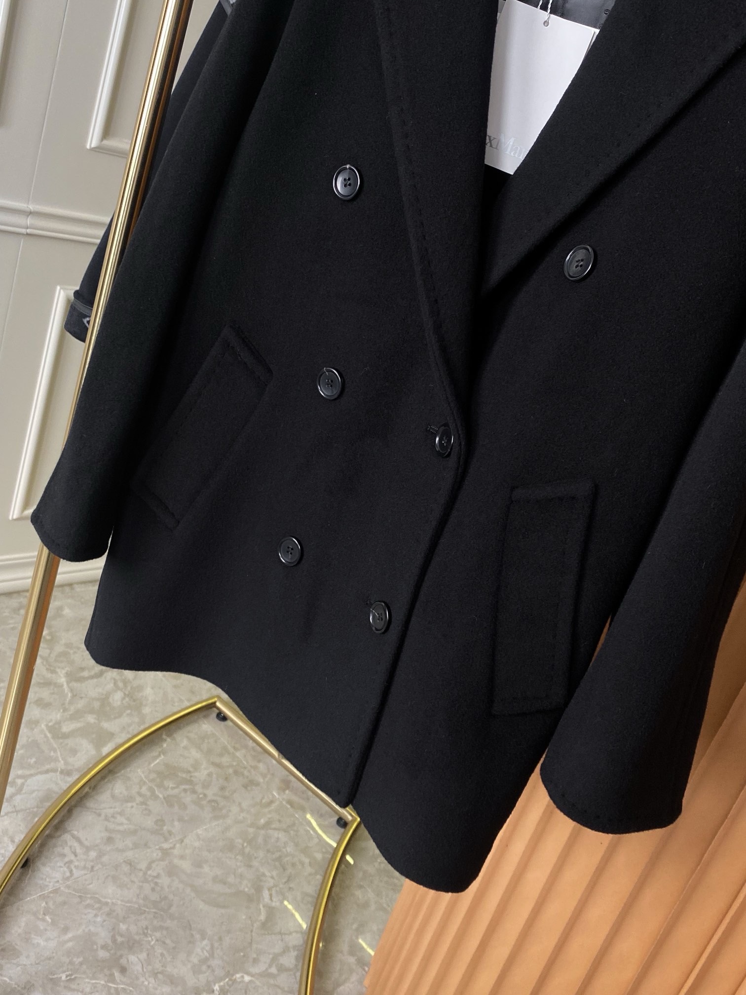 Пальто женское Max Mara Short 101801 Icon Coat чёрного цвета