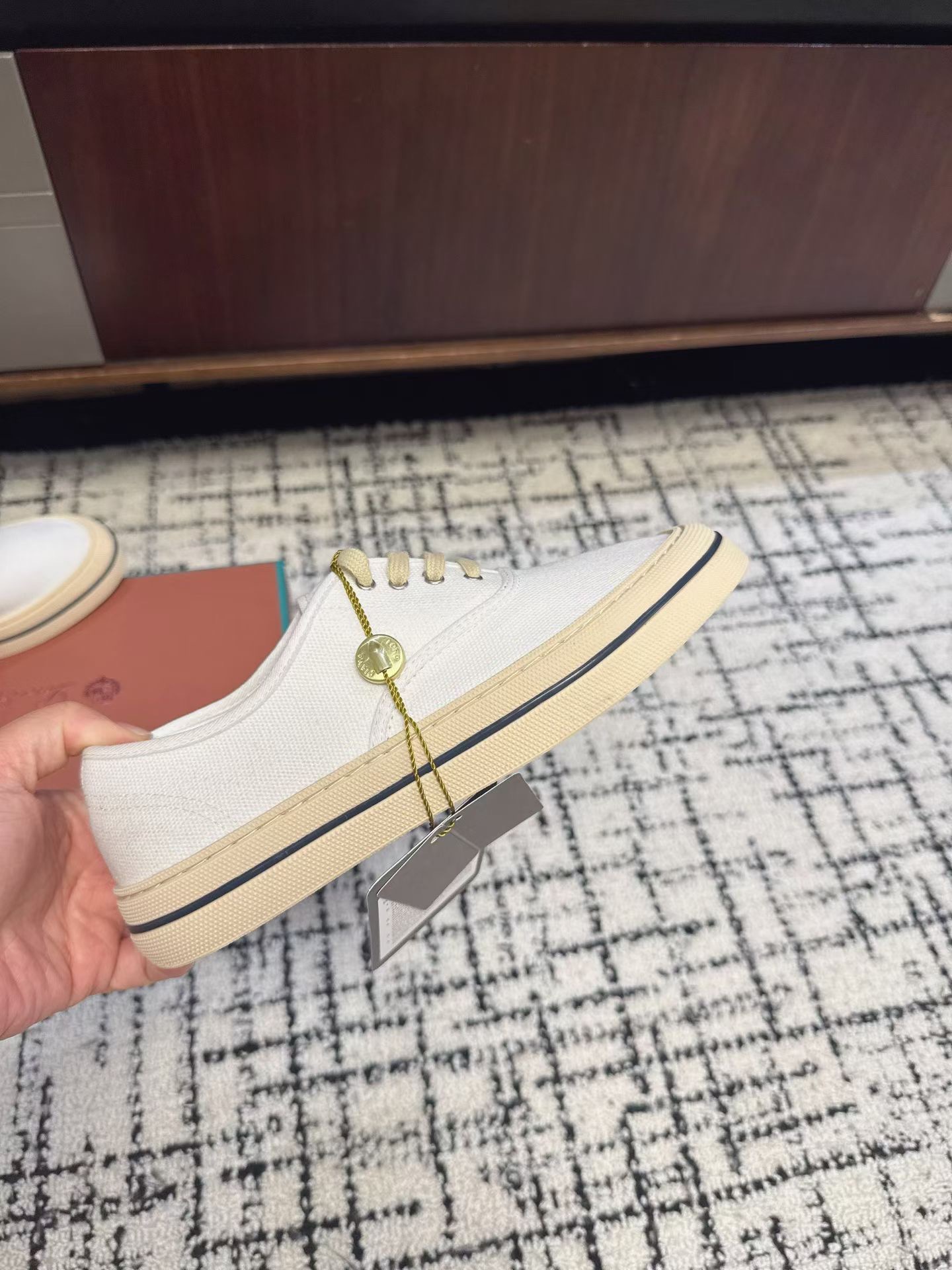 Кеды женские в стиле Loro Piana бежевого цвета
