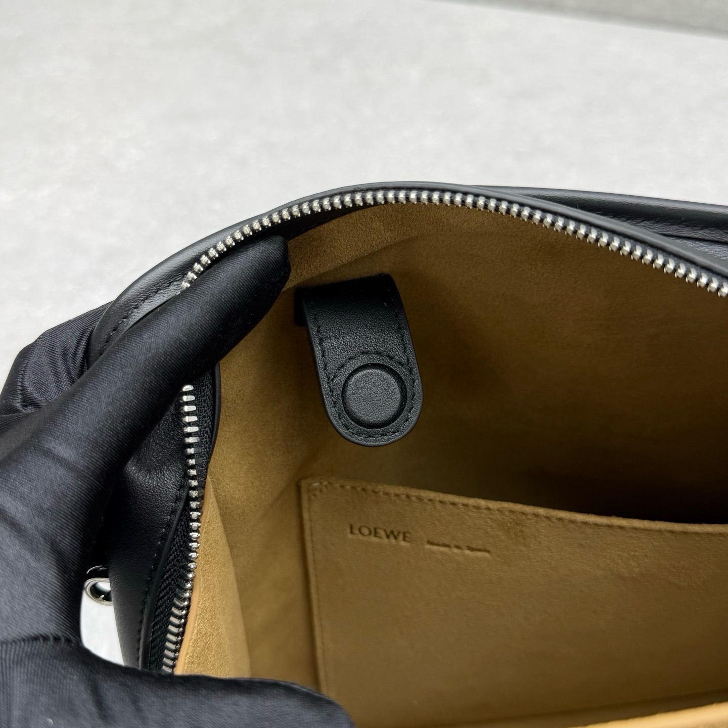 Сумка Loewe Amazona 180 чёрного цвета