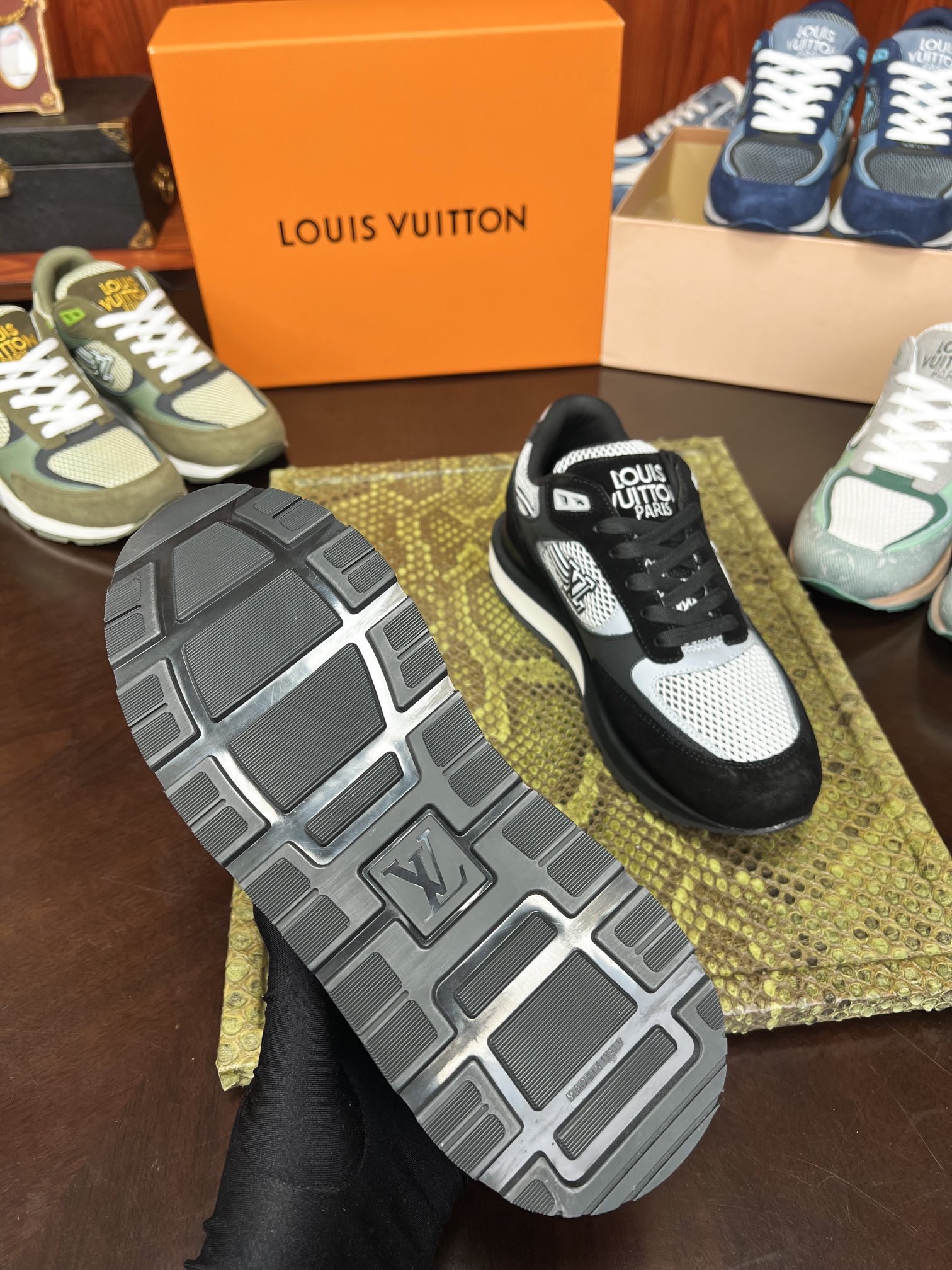 Кроссовки мужские Louis Vuitton Trainer чёрного цвета