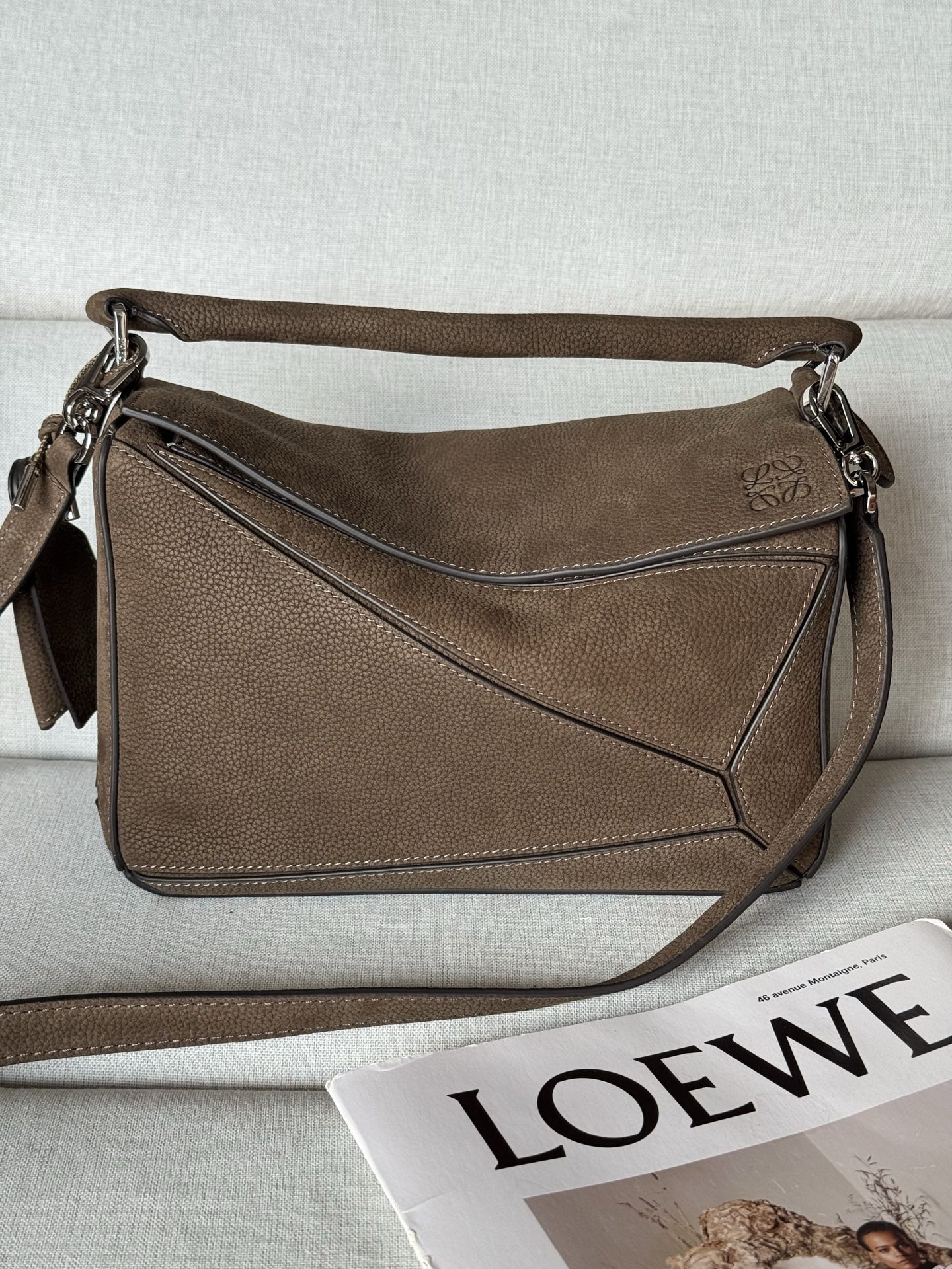 Сумка женская Loewe Featherlight Puzzle Small оливково-зелёного цвета