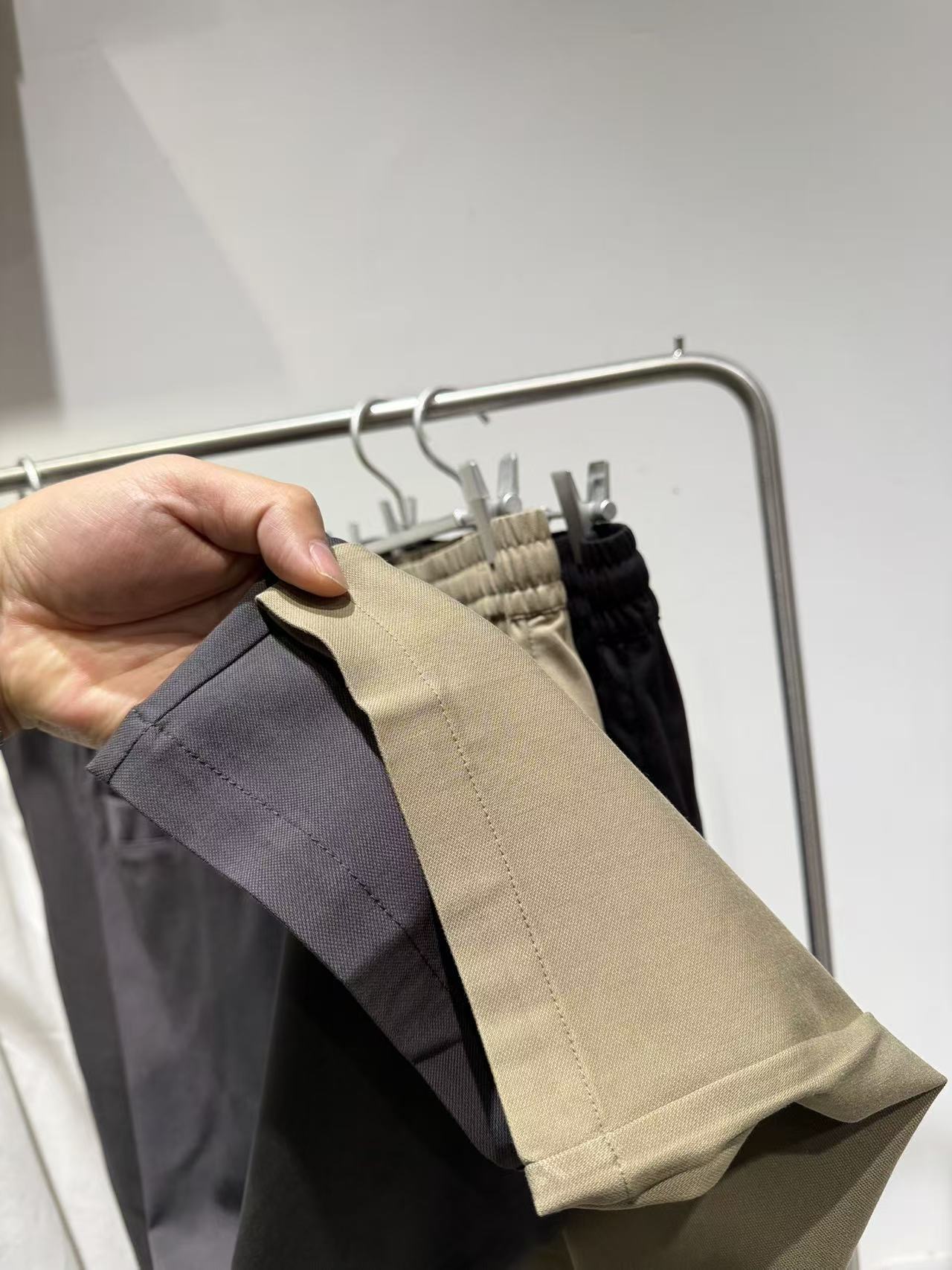Брюки мужские в стиле Loro Piana из хлопка чёрного цвета с эластичным поясом