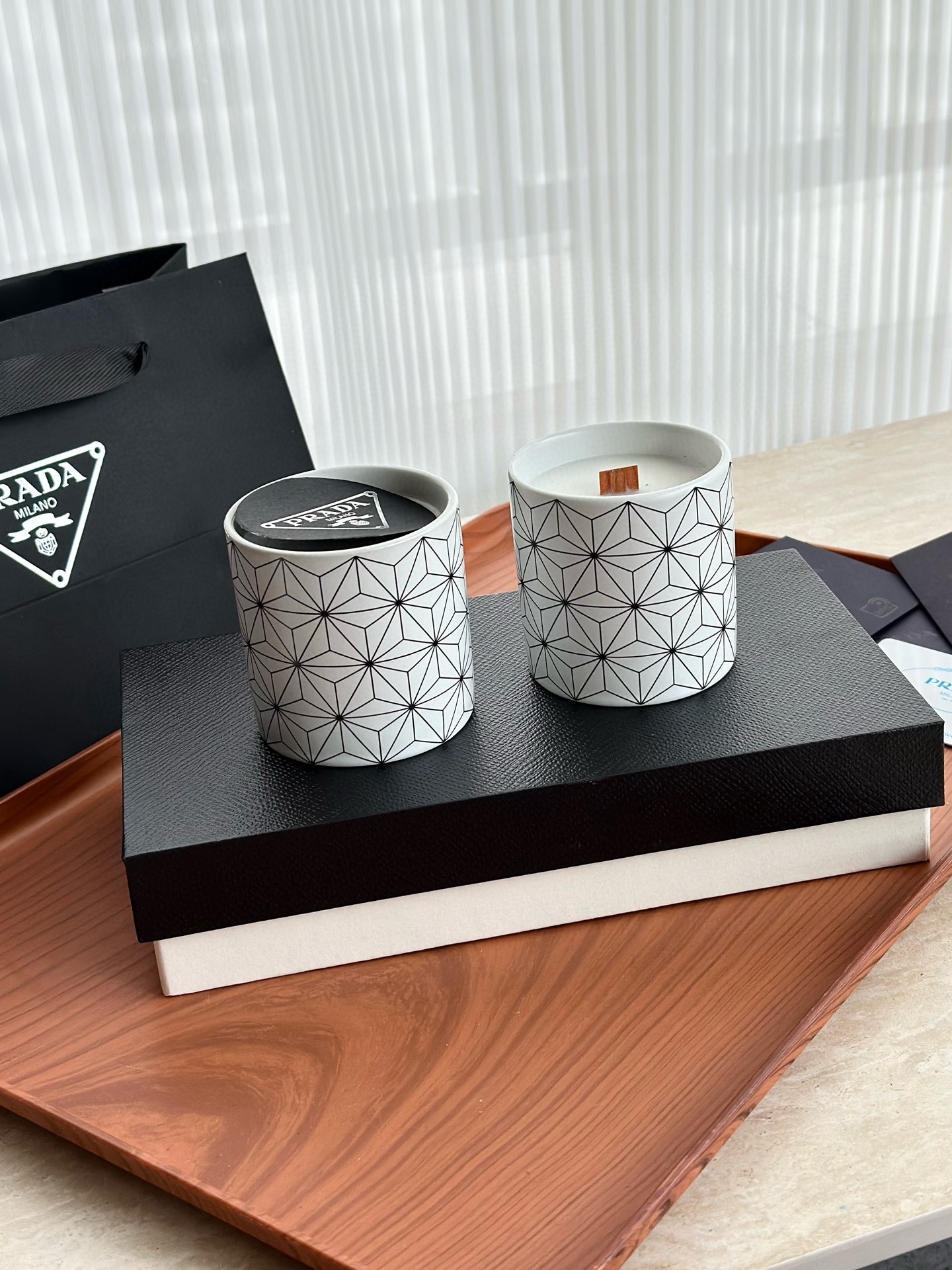  Свечи ароматические в стиле Prada, белый геометрический набор из 2 шт.
