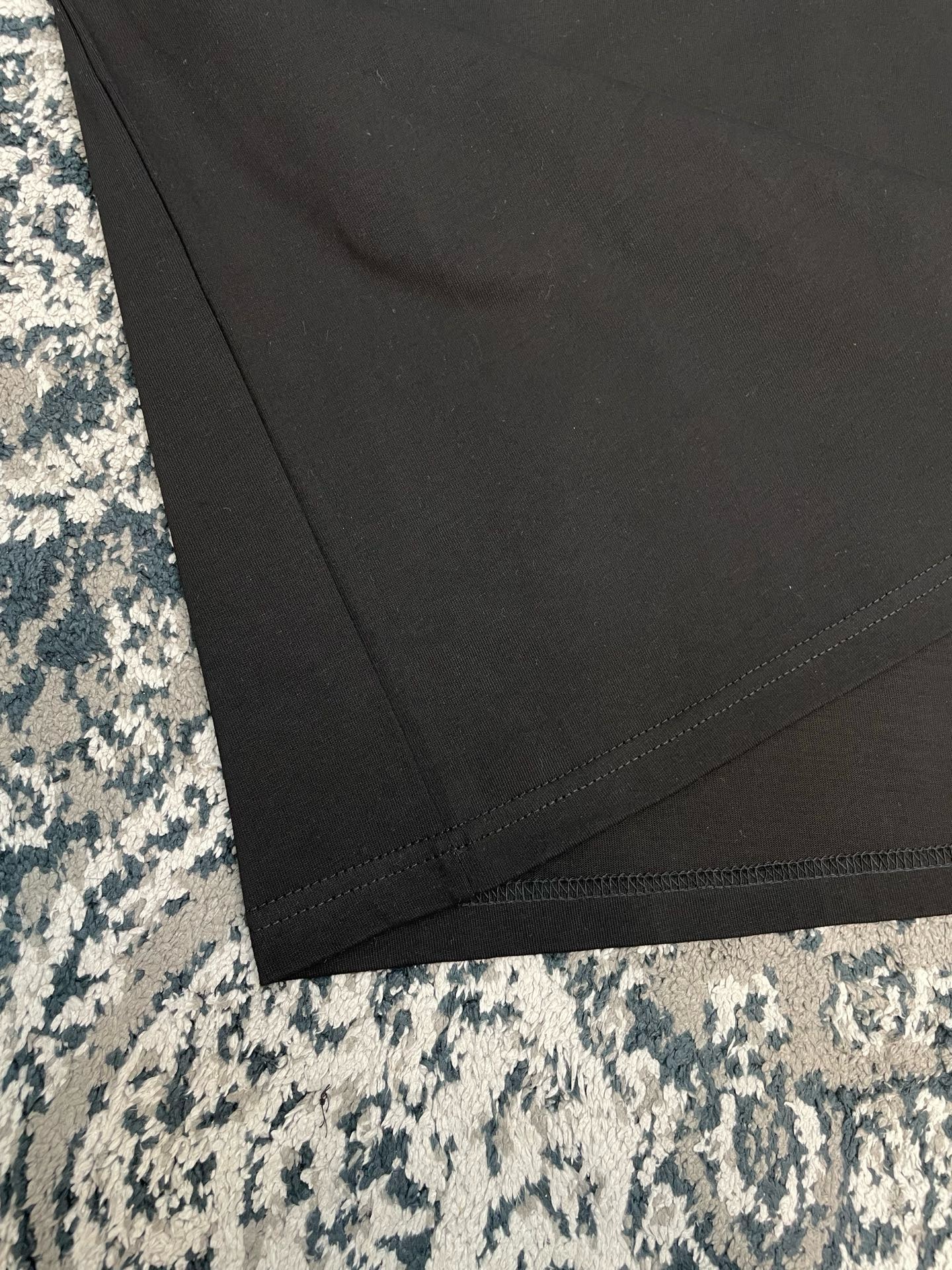 Футболка мужская Balenciaga Security Tape Logo Oversized  чёрного цвета с красным принтом