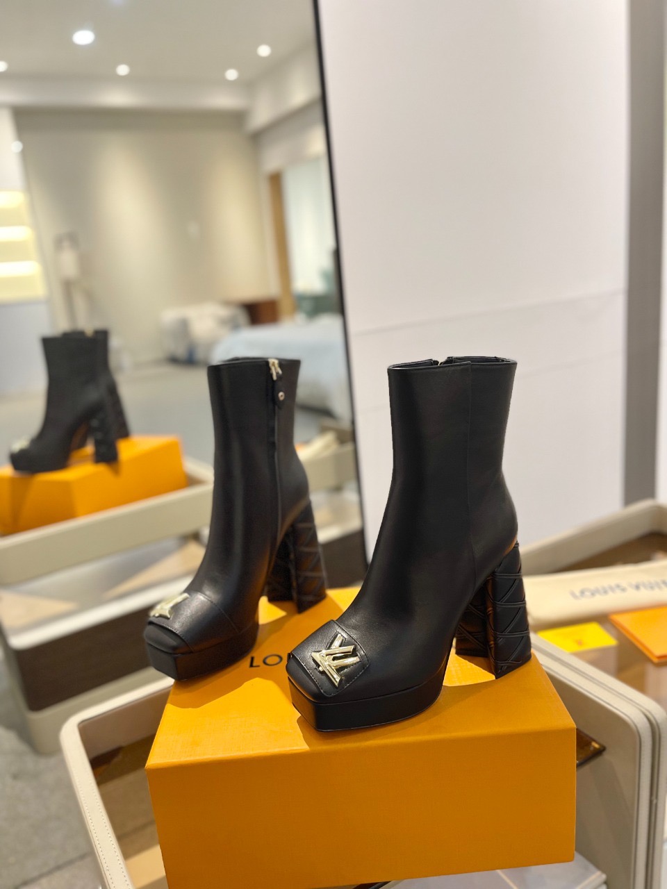 Ботильоны Louis Vuitton Platform Ankle Boot черного цвета