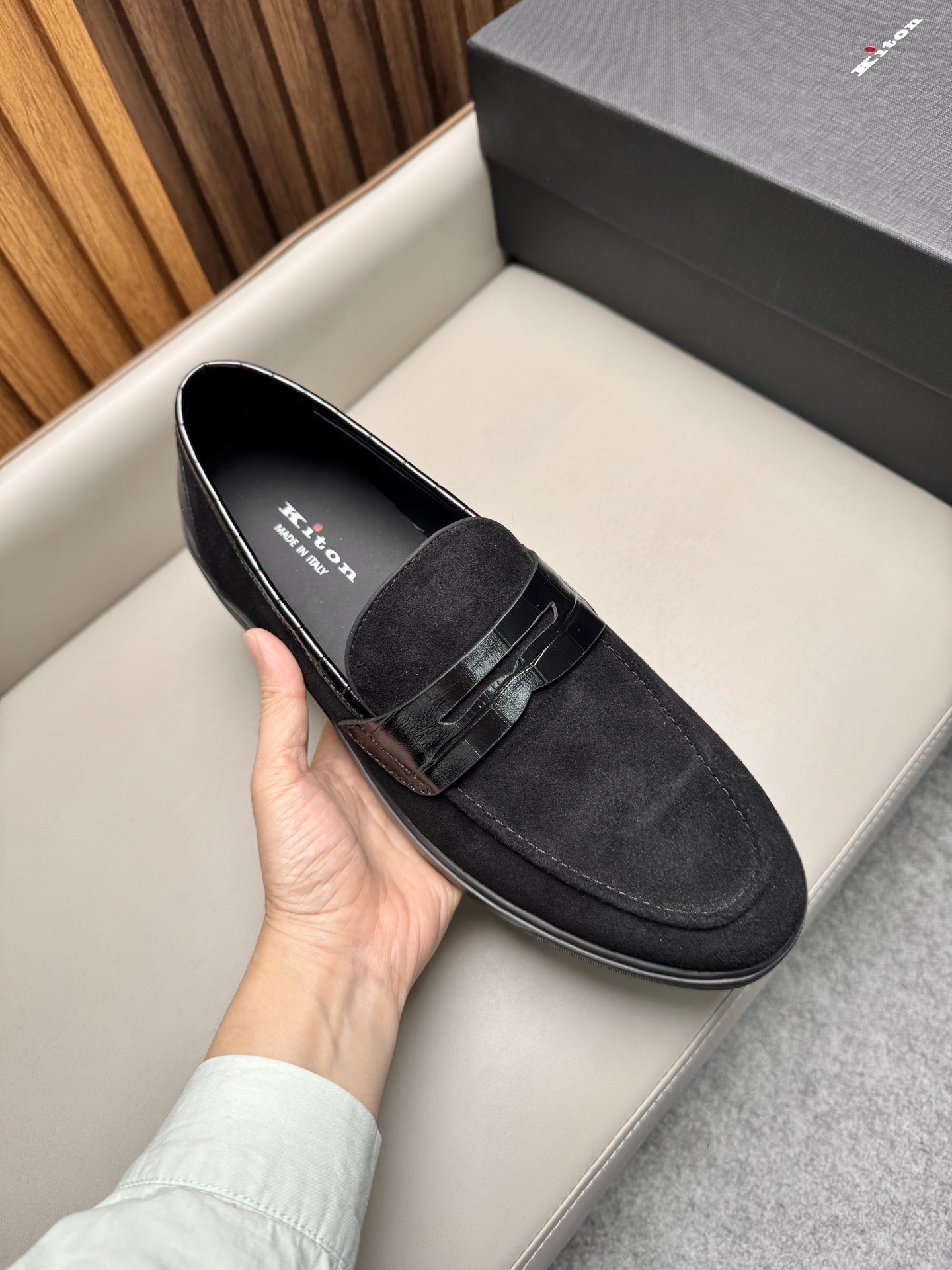 Лоферы мужские в стиле Kiton черного цвета