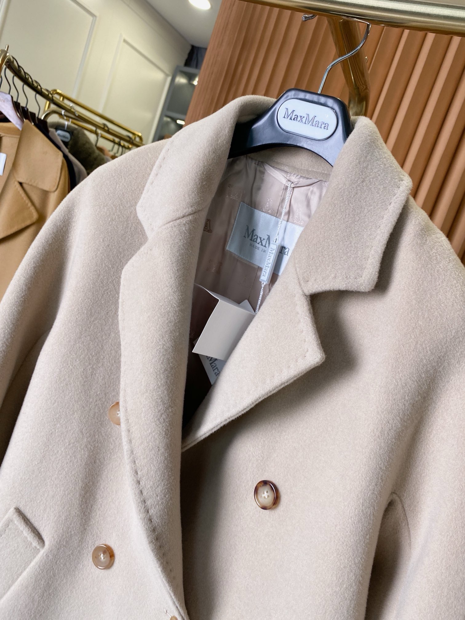 Пальто женское Max Mara Short 101801 Icon Coat бежевого цвета
