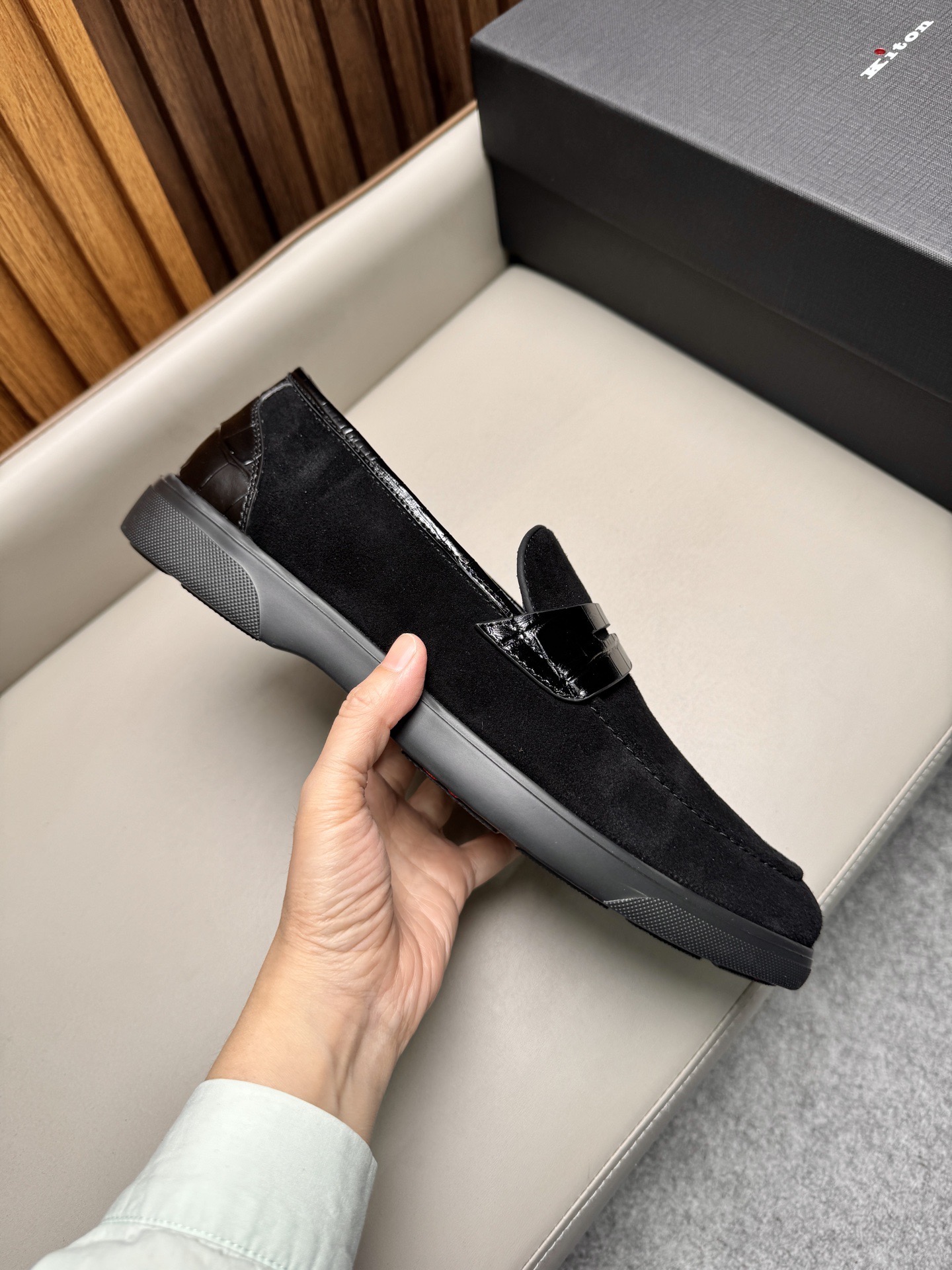 Лоферы мужские в стиле Kiton черного цвета