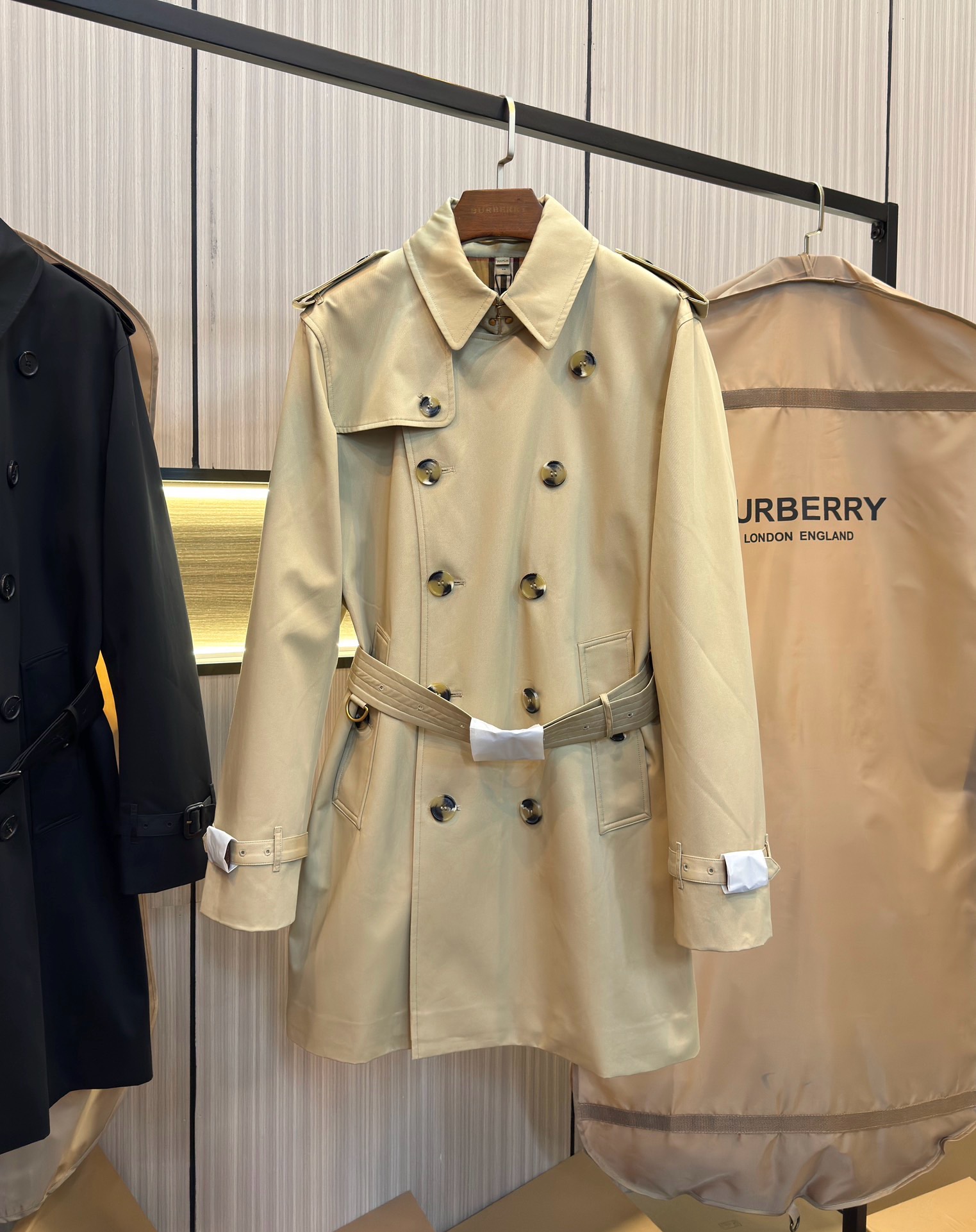Тренч мужской Burberry Heritage Kensington Short чёрного цвета