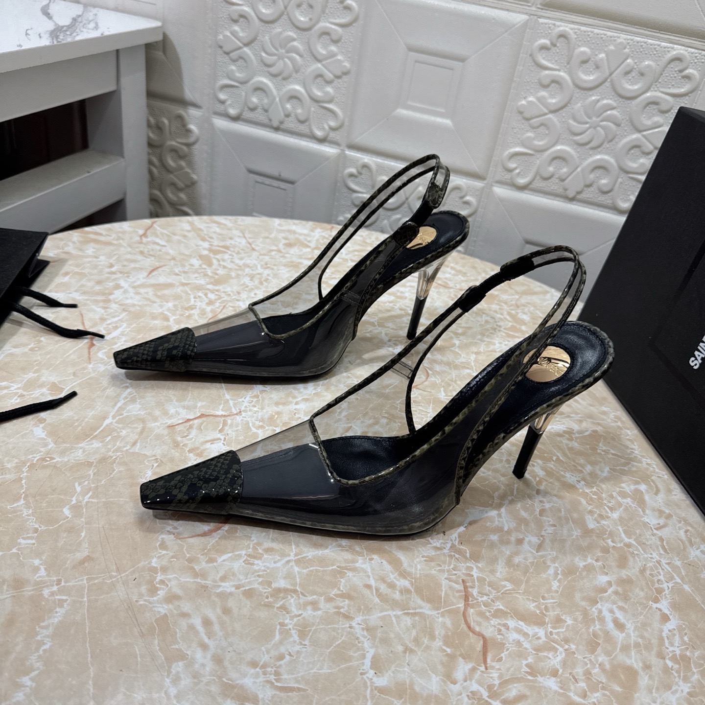 Туфли женские Saint Laurent Jema чёрного цвета