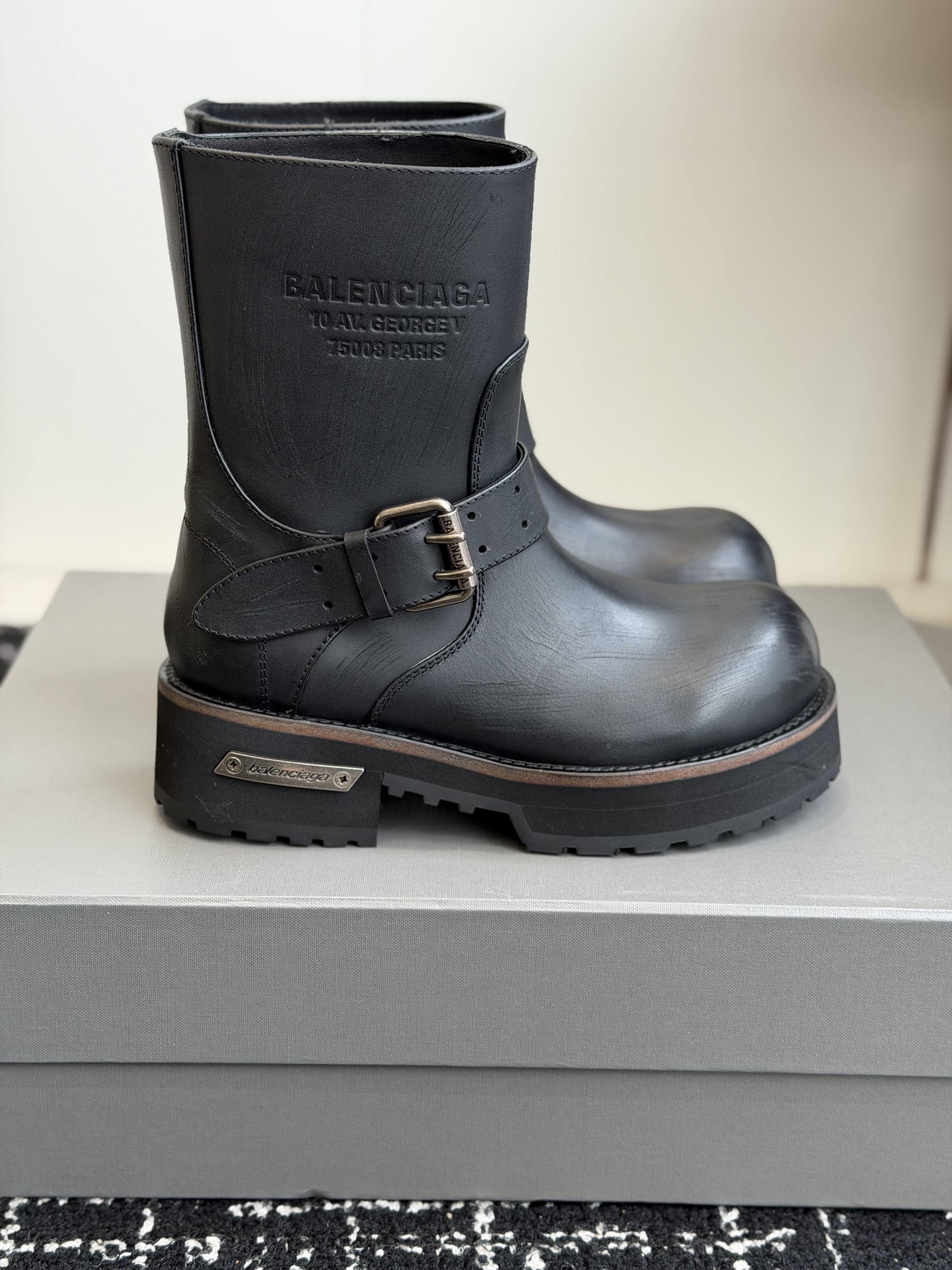 Ботинки женские Balenciaga Venom чёрного цвета