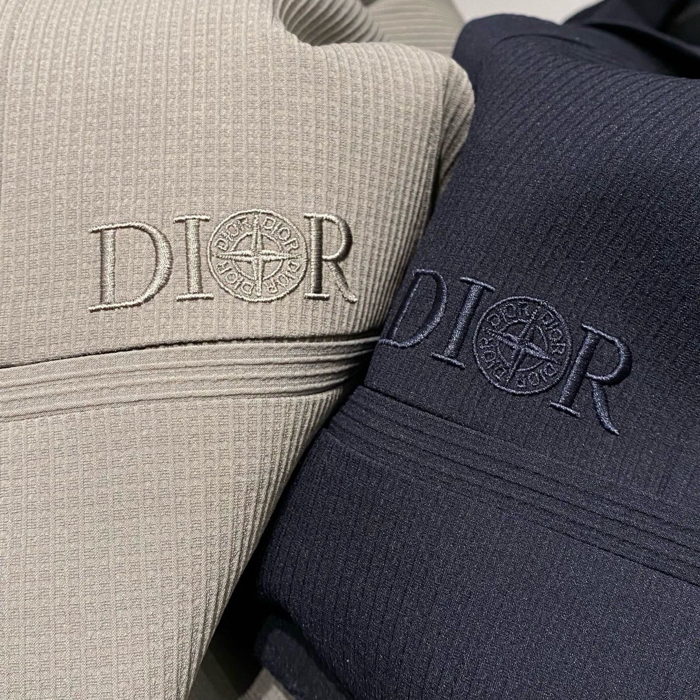 Пиджак мужской в стиле Dior x Stone Island серого цвета с двумя пуговицами