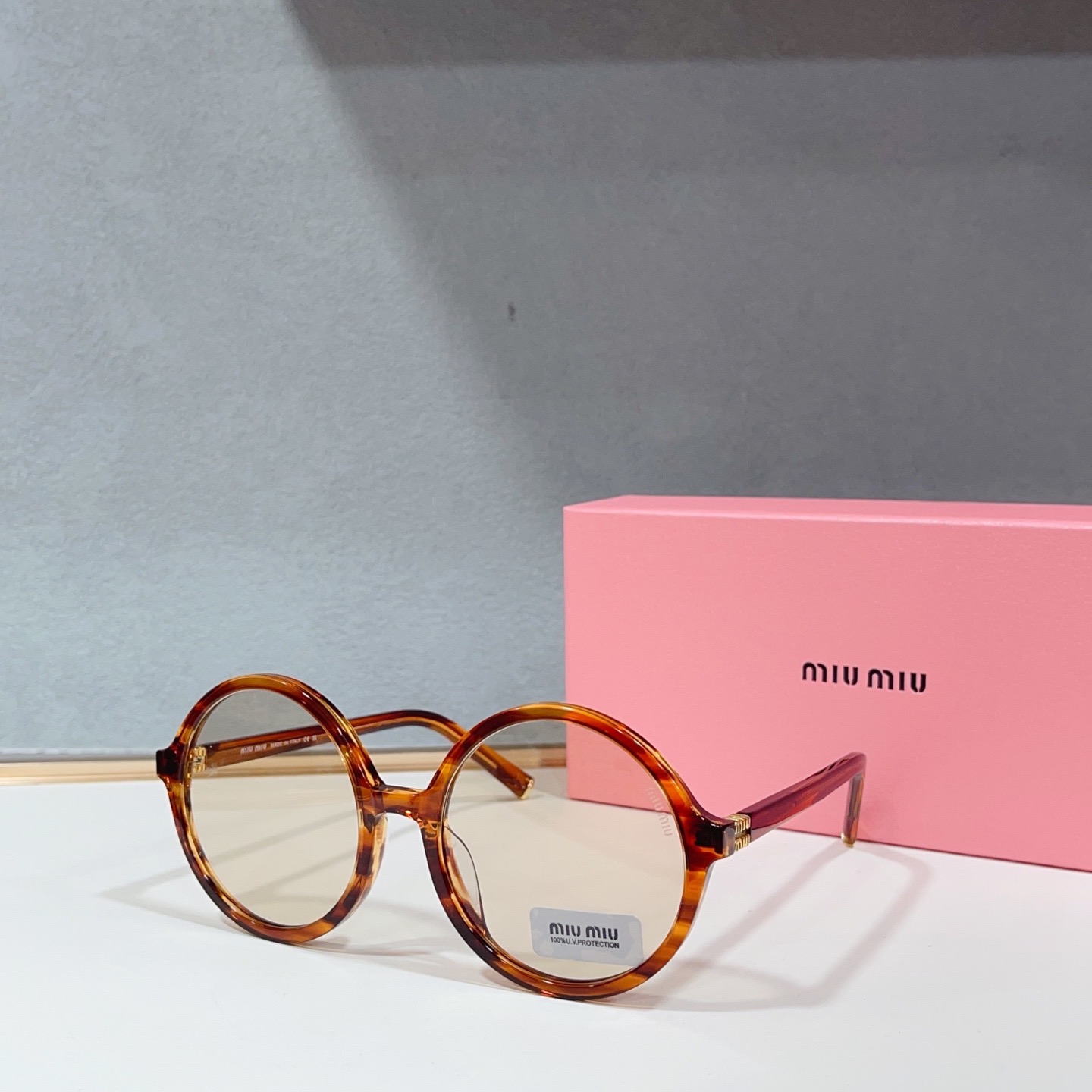 Очки солнцезащитные женские в стиле Miu Miu круглой формы