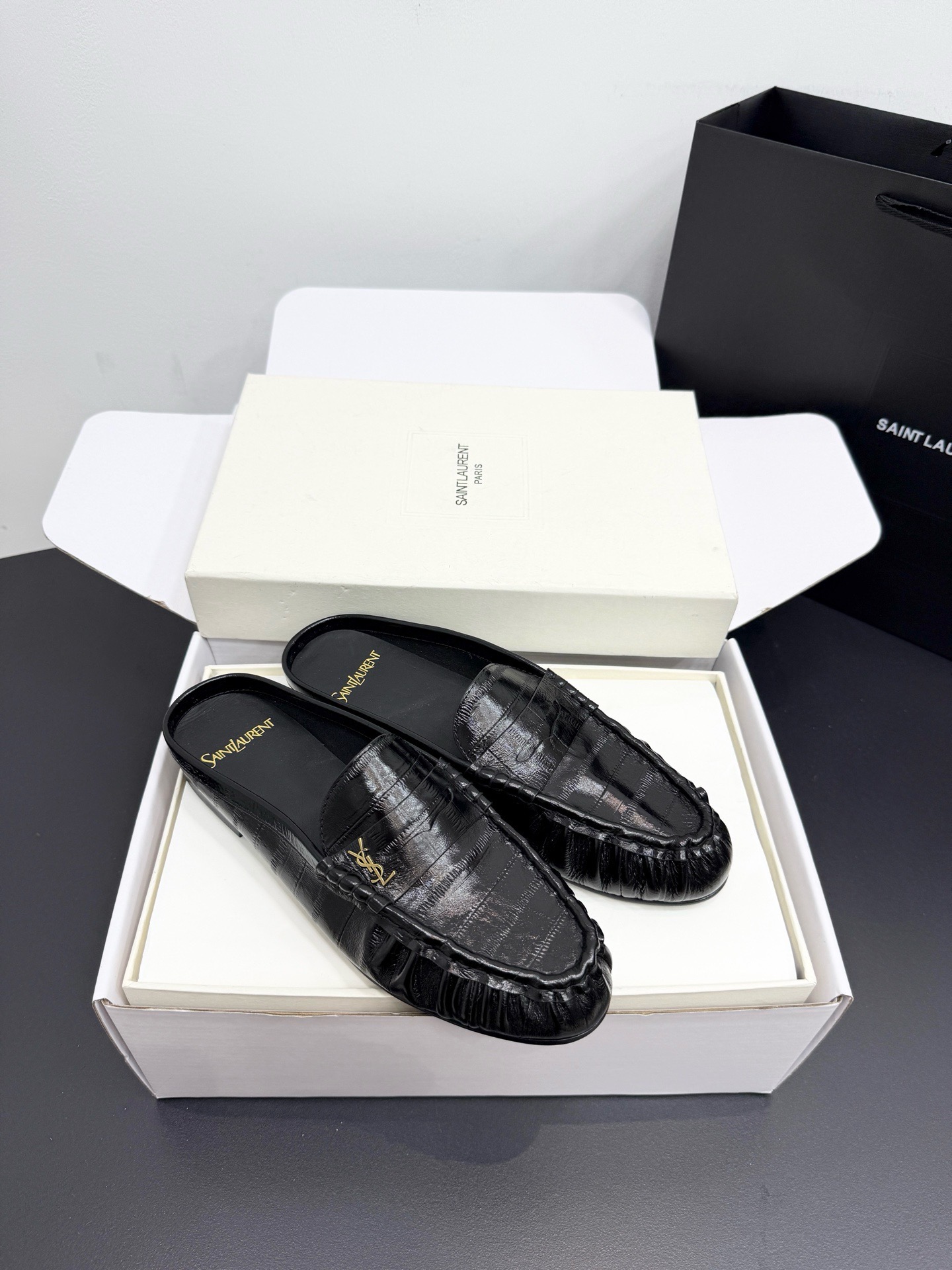 Мюли-лоферы женские в стиле Saint Laurent Le Loafer черного цвета