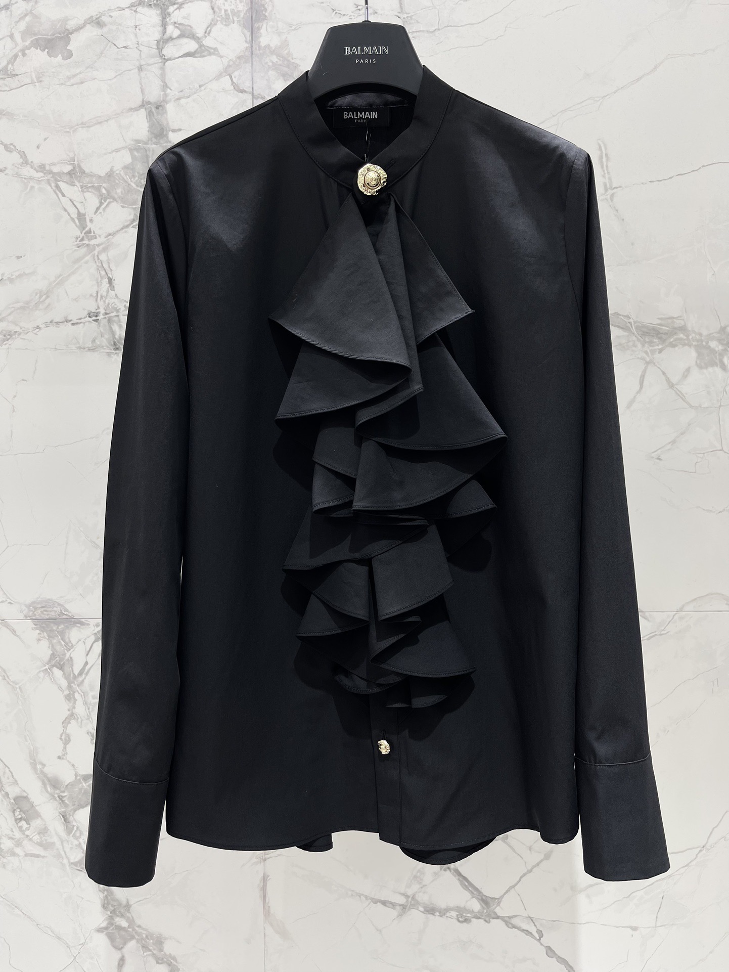 Блуза женская в стиле Balmain чёрного цвета с объёмными рюшами