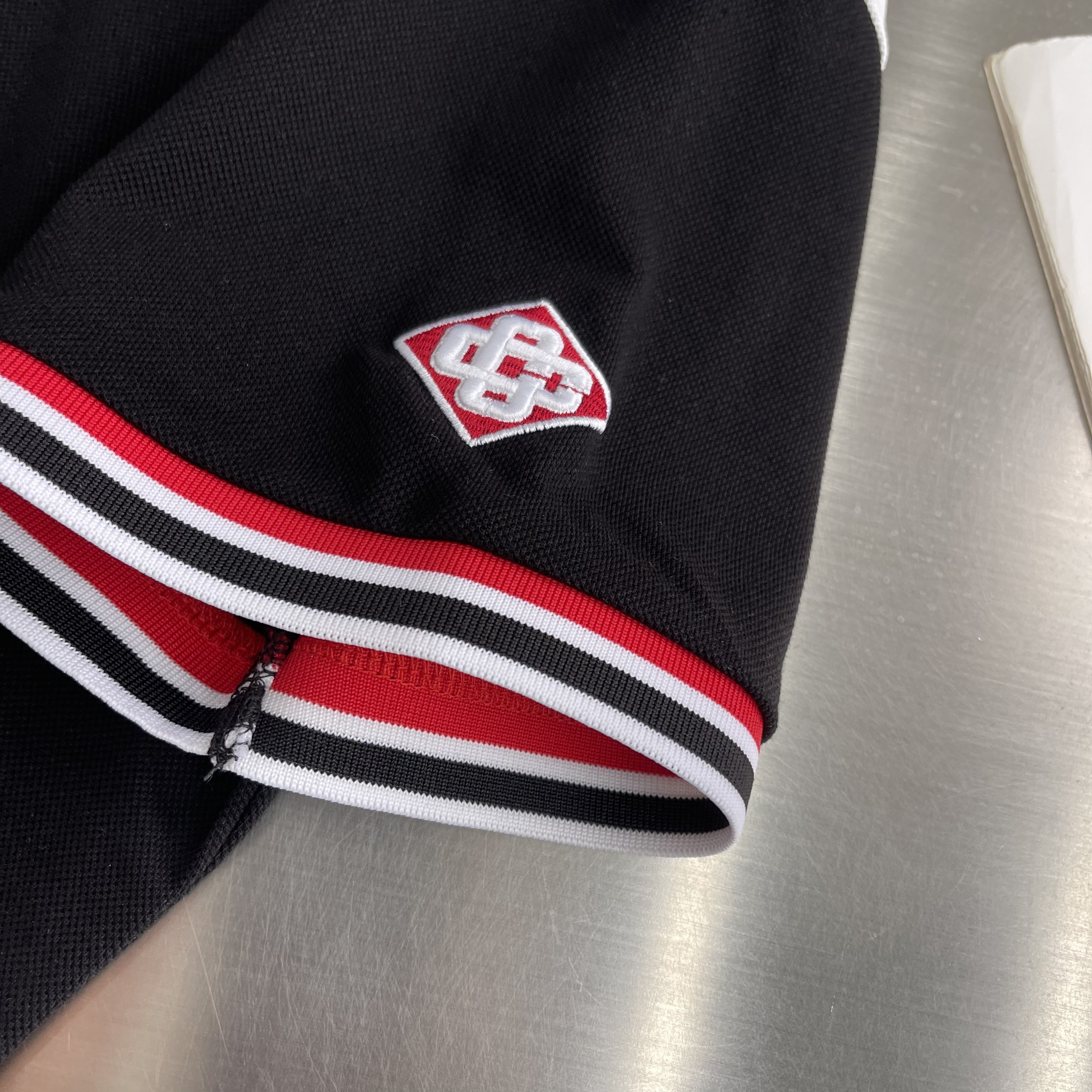 Поло мужское в стиле Casablanca из хлопка чёрного цвета с вышивкой и молнией