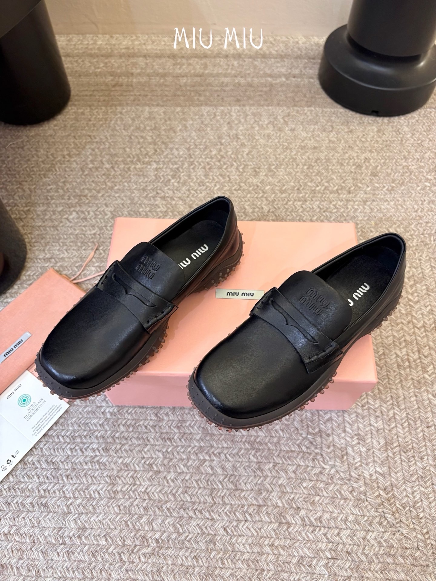 Лоферы женские Miu Miu чёрного цвета