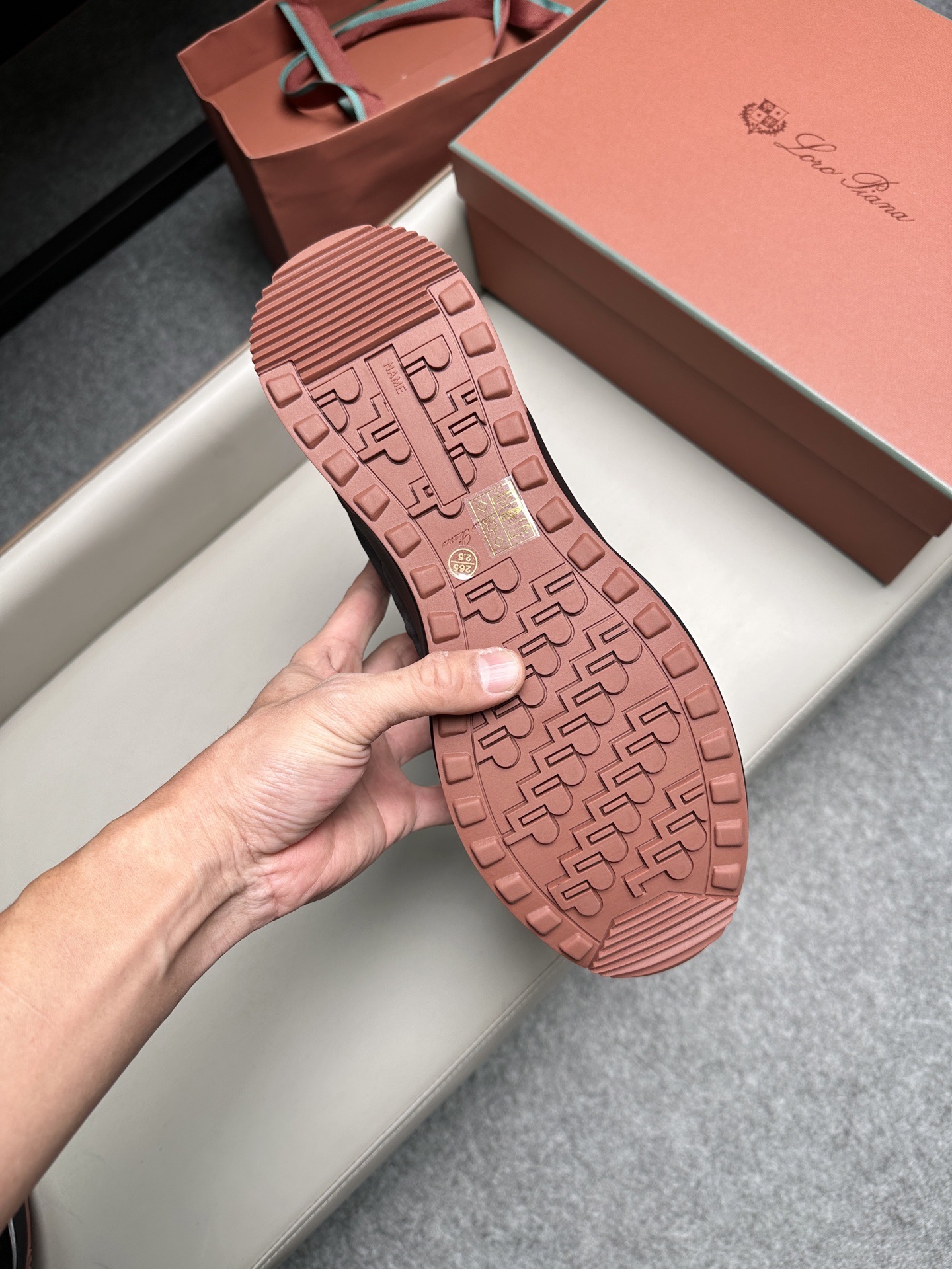 Кроссовки мужские в стиле Loro Piana черного цвета