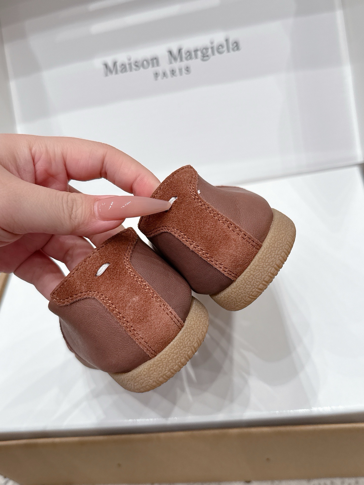 Кроссовки унисекс в стиле Maison Margiela коричневого цвета