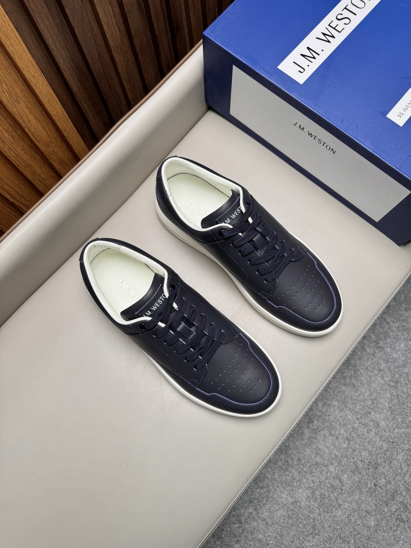 Кеды мужские в стиле J.M. Weston темно-синего цвета