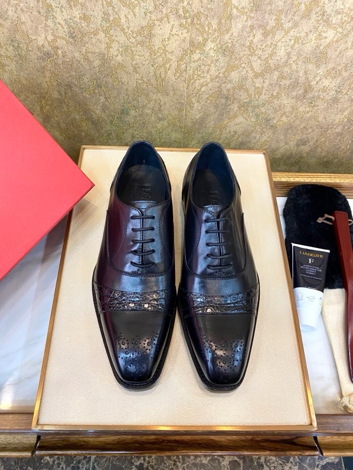 Туфли мужские в стиле Salvatore Ferragamo черного цвета