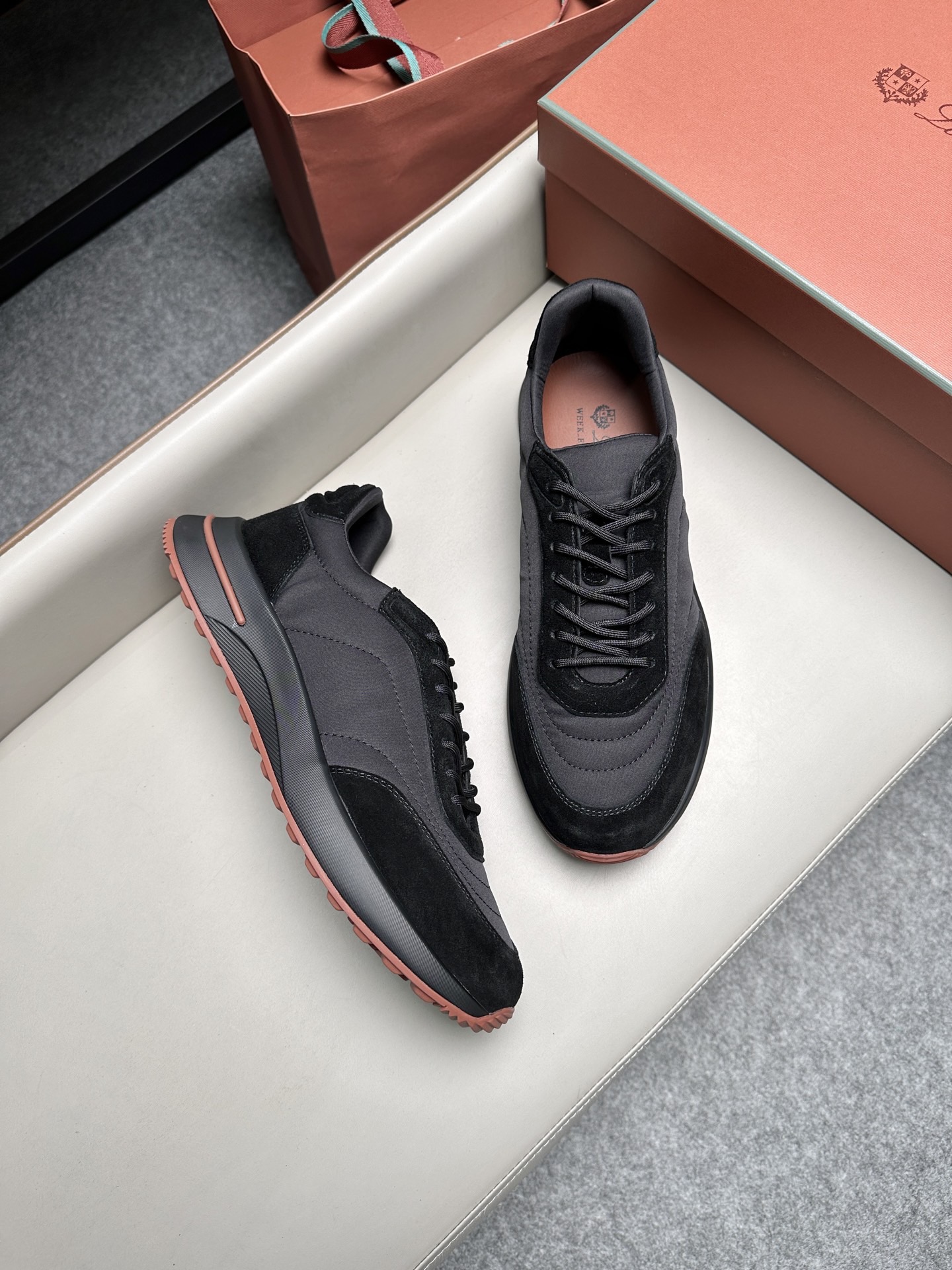 Кроссовки мужские в стиле Loro Piana черного цвета