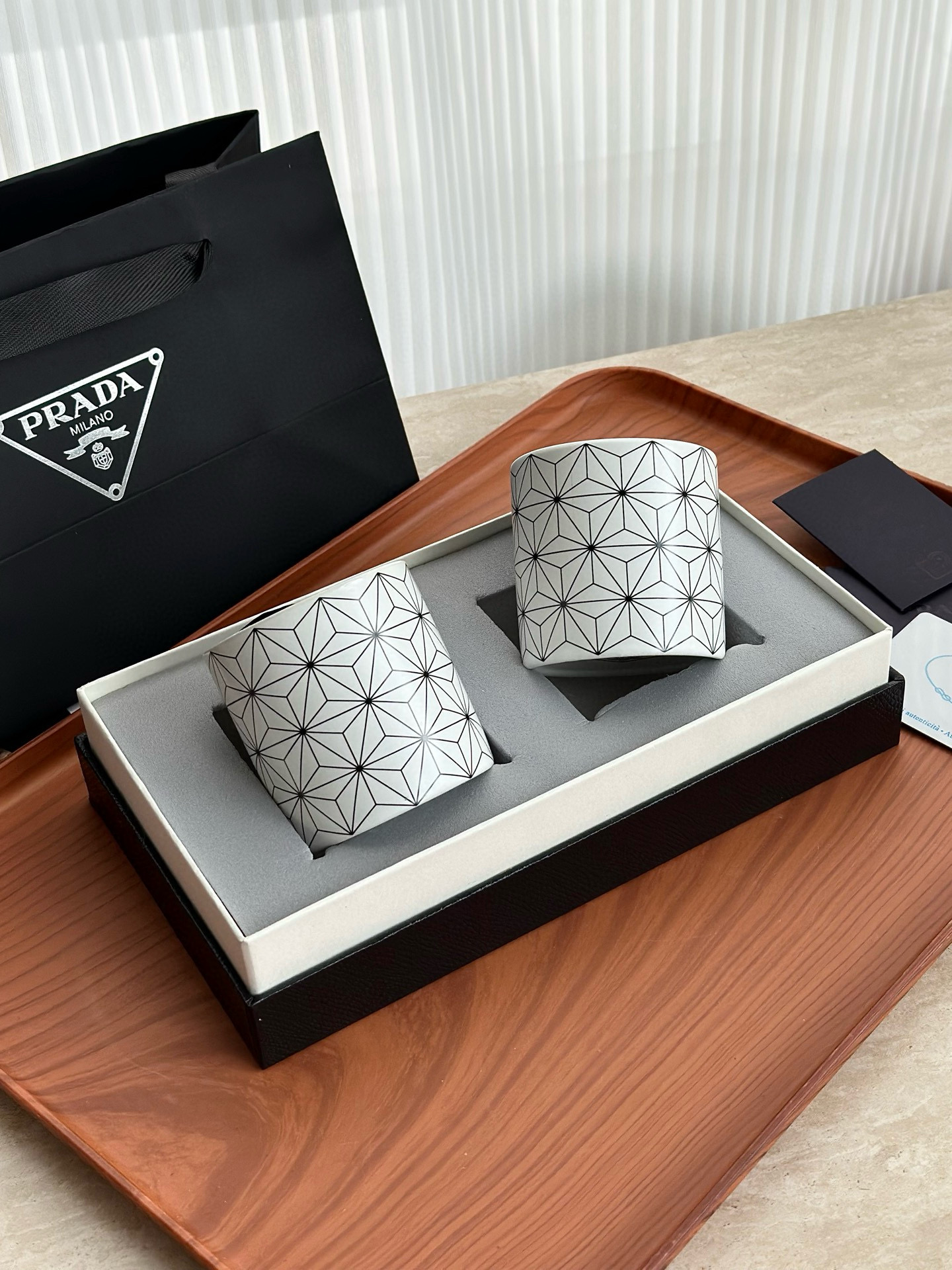  Свечи ароматические в стиле Prada, белый геометрический набор из 2 шт.