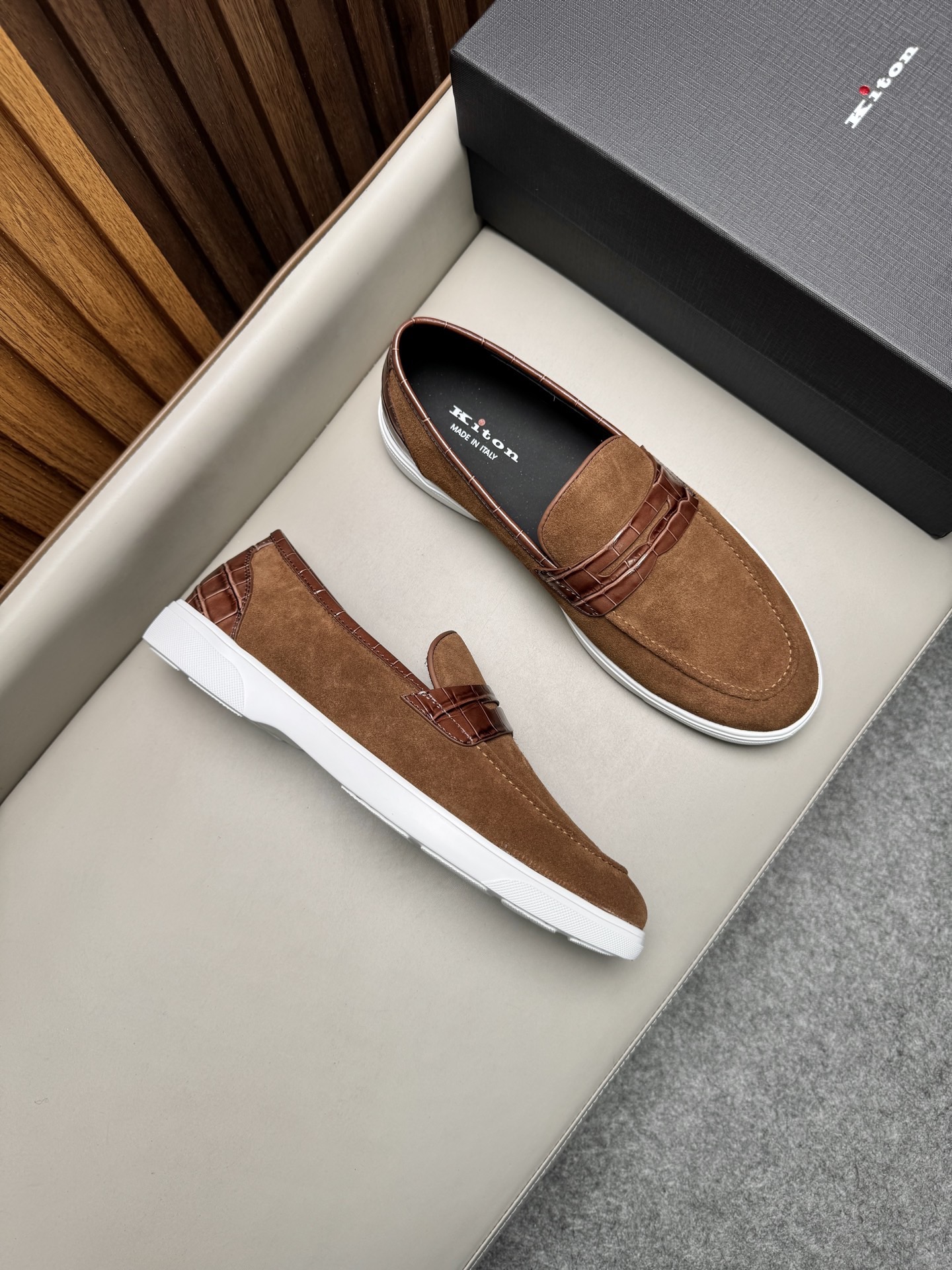 Лоферы мужские в стиле Kiton коричневого цвета