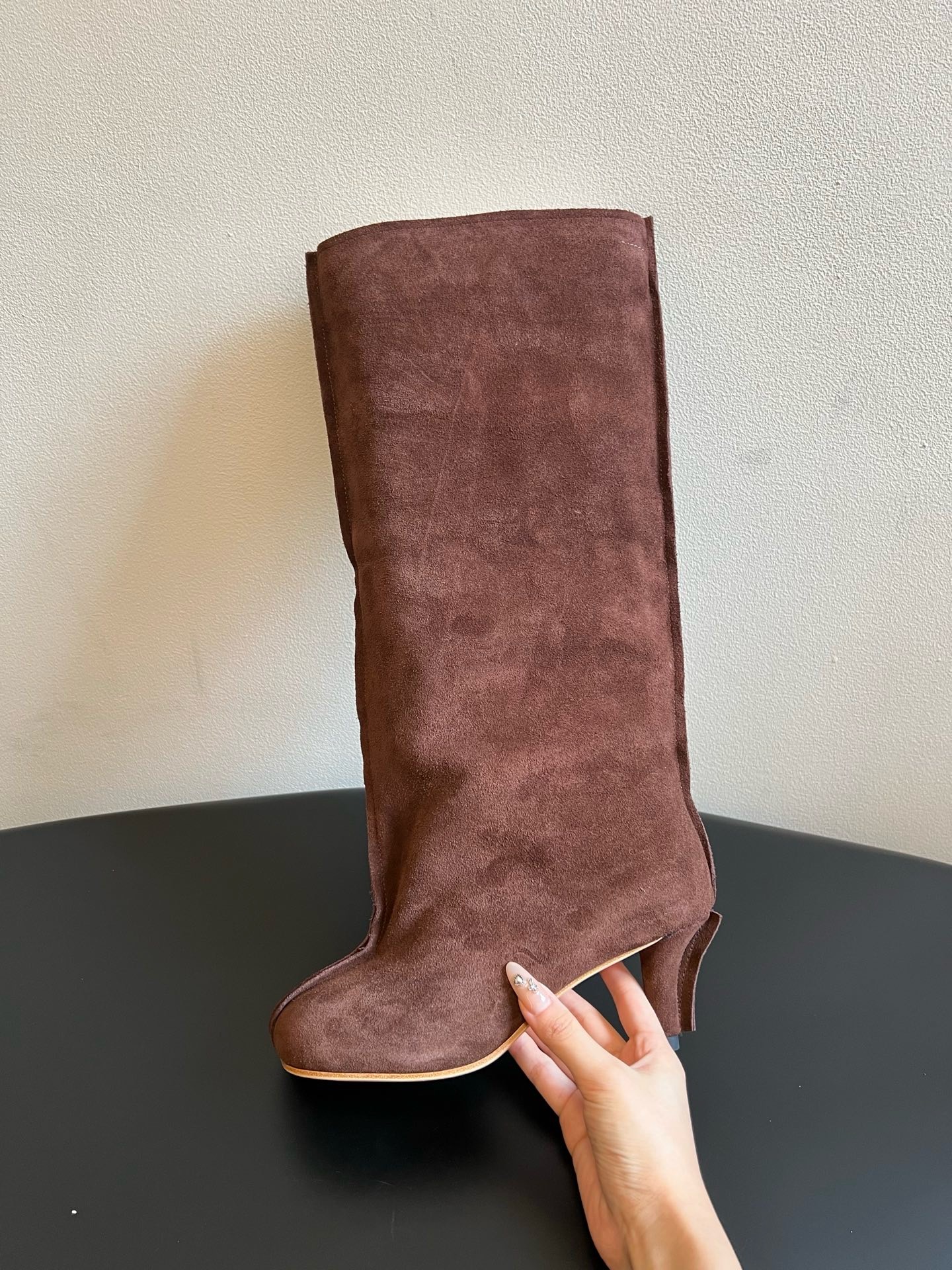 Сапоги женские Maison Margiela Tabi коричневого цвета