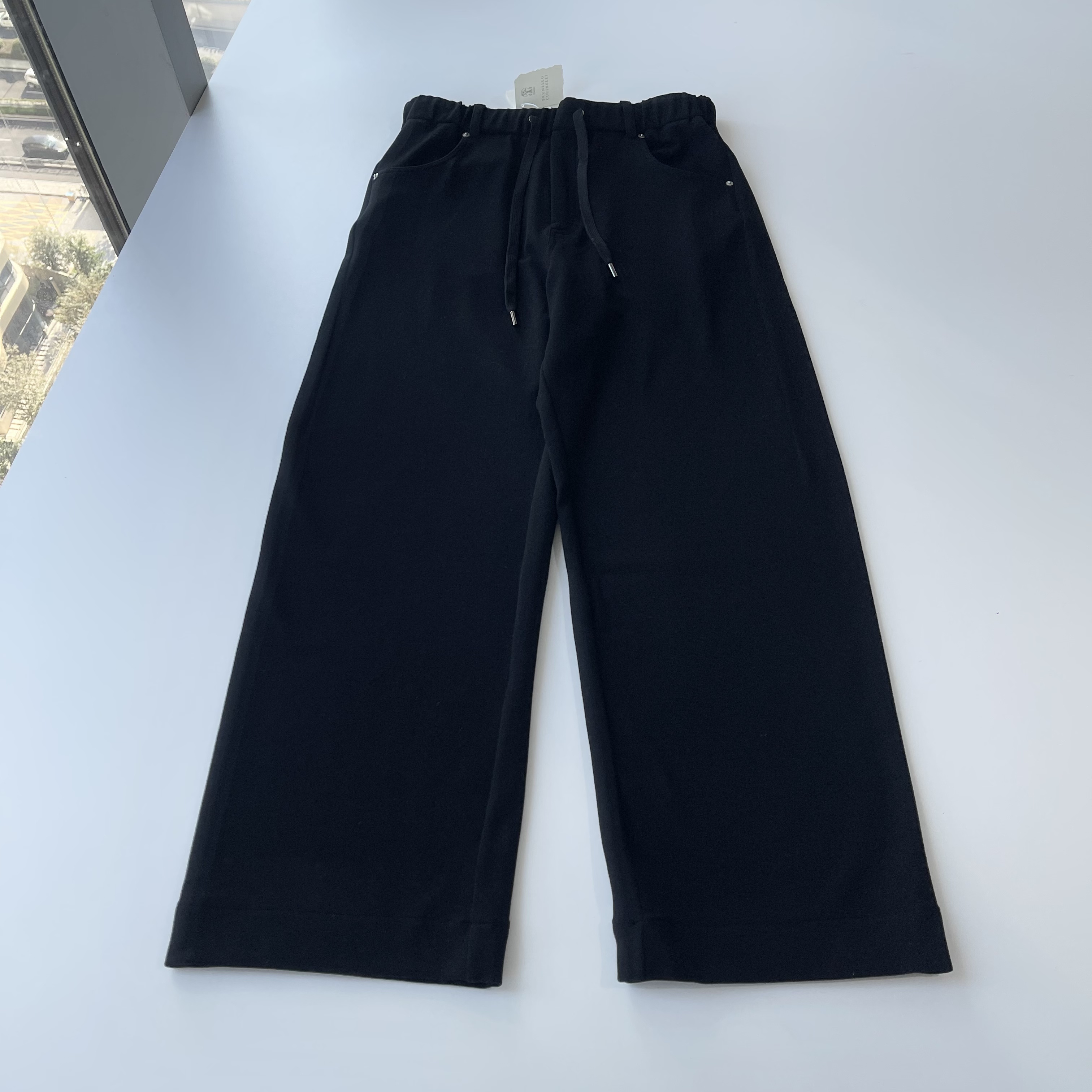 Брюки мужские в стиле Brunello Cucinelli свободного прямого кроя из плотной шерсти чёрного цвета